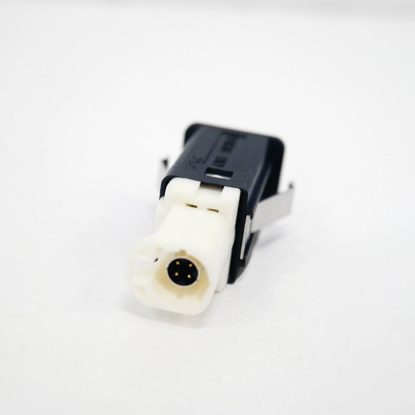 NEW BMW E70 F25 F02 F13 E60 F10 E90 E81 USB CONNECTOR 84109237656 ORIGINAL