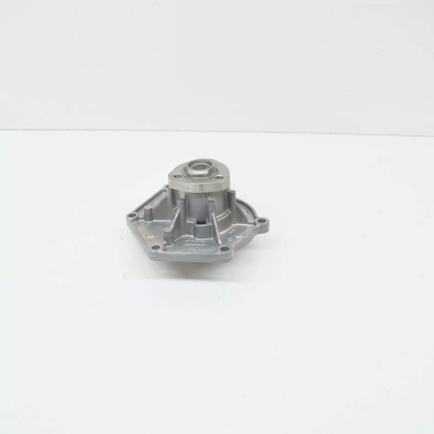 NEW AUDI A6 C6 ENGINE WATER PUMP 06E121018D