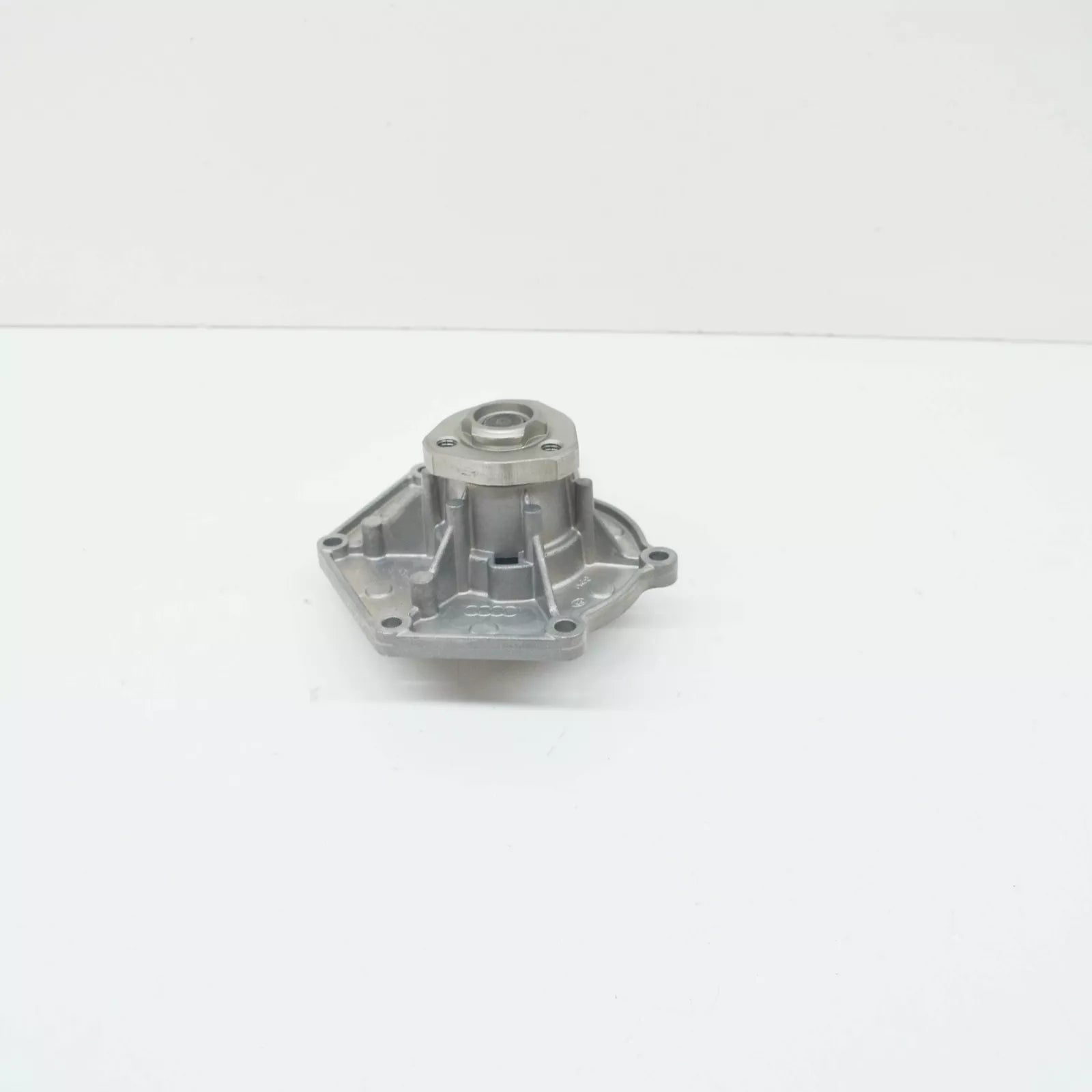 NEW AUDI A6 C6 ENGINE WATER PUMP 06E121018D
