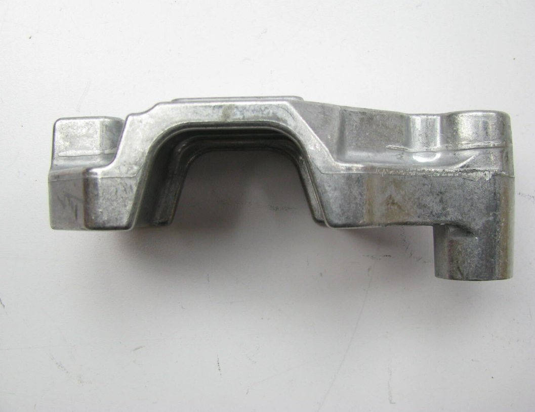 NEW VW PHAETON 3D REAR SWAY BAR MOUNT BRACKET 3D0199613H ORIGINAL