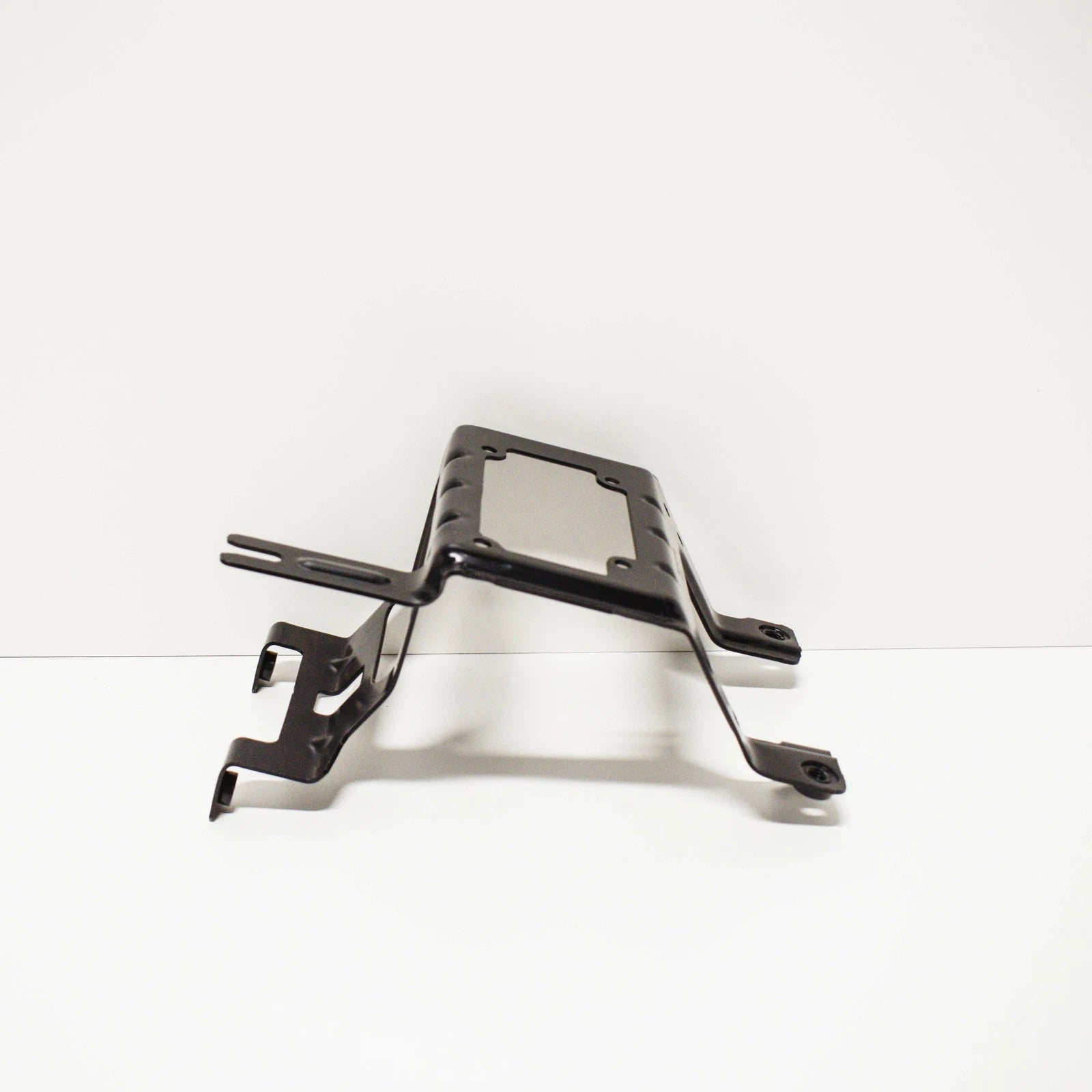 NEW MERCEDES-BENZ E-CLASS W212 DISTRONIC RADAR SENSOR BRACKET A2126204000