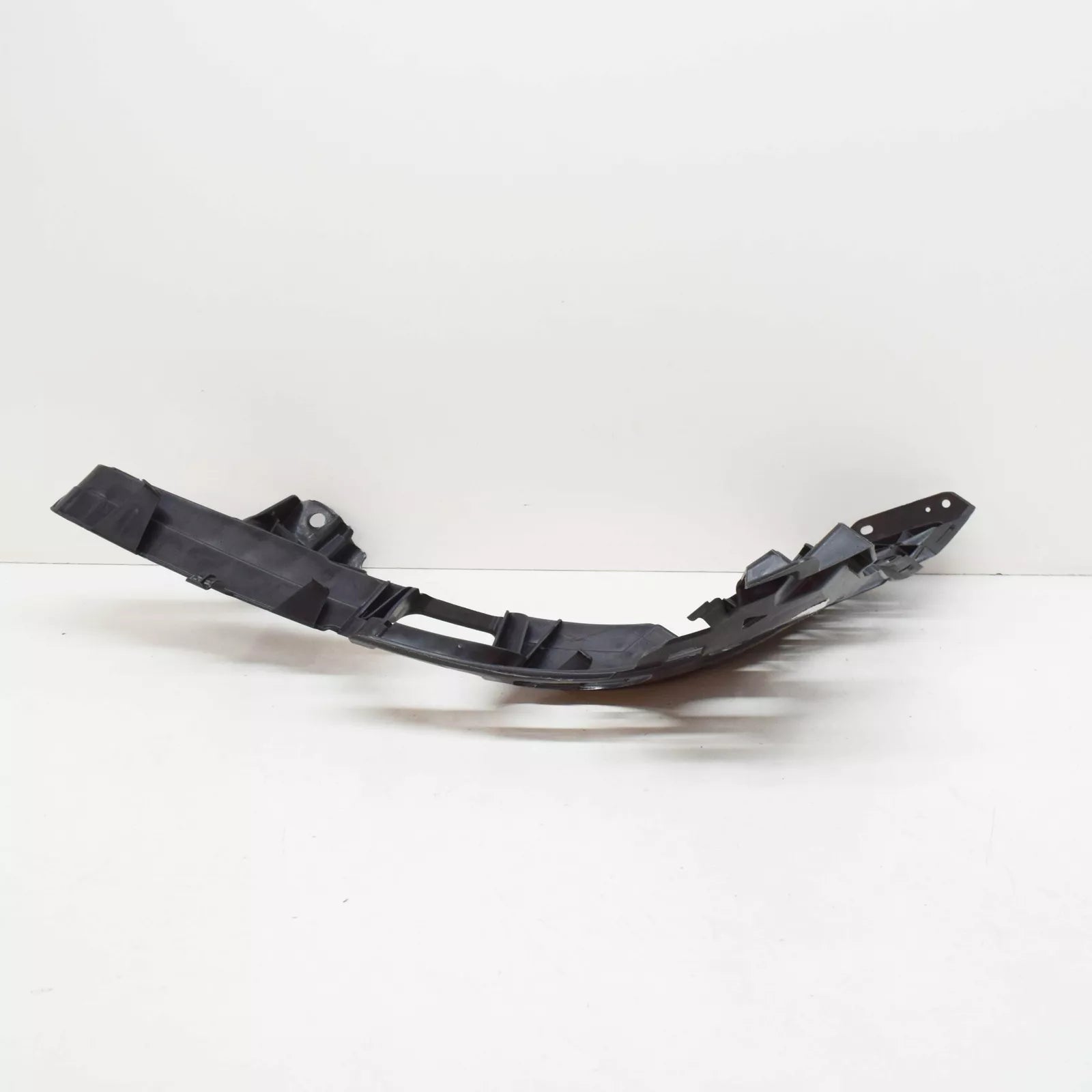 NEW MERCEDES-BENZ C-CLASS W204 FRONT BUMPER RIGHT BRACKET A2048850865 ORIGINAL