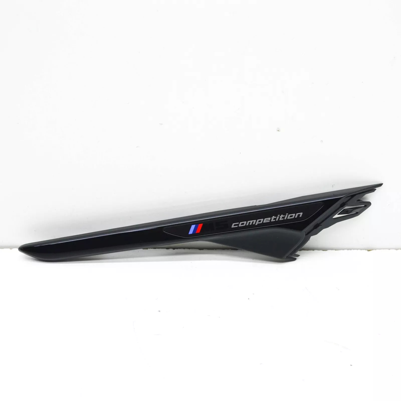 NEW BMW M5 F90 FRONT RIGHT AIR DUCT SIDEWALL TRIM 51138082384 ORIGINAL