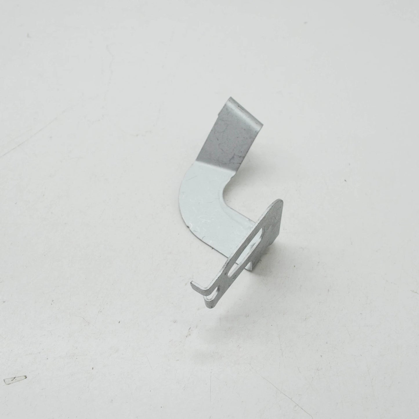 NEW MERCEDES BENZ GLC C253 FRONT SPLASH SHIELD RIGHT BRACKET A2535240140