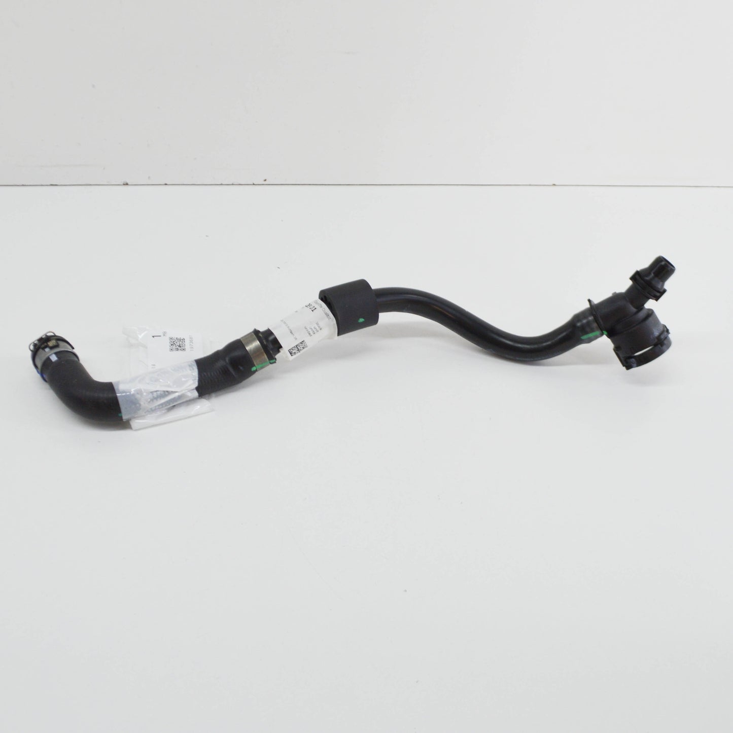NEW MB GLE W167 PUMP TO CONNECTING POINT COOLANT HOSE A1675010501 ORIGINAL