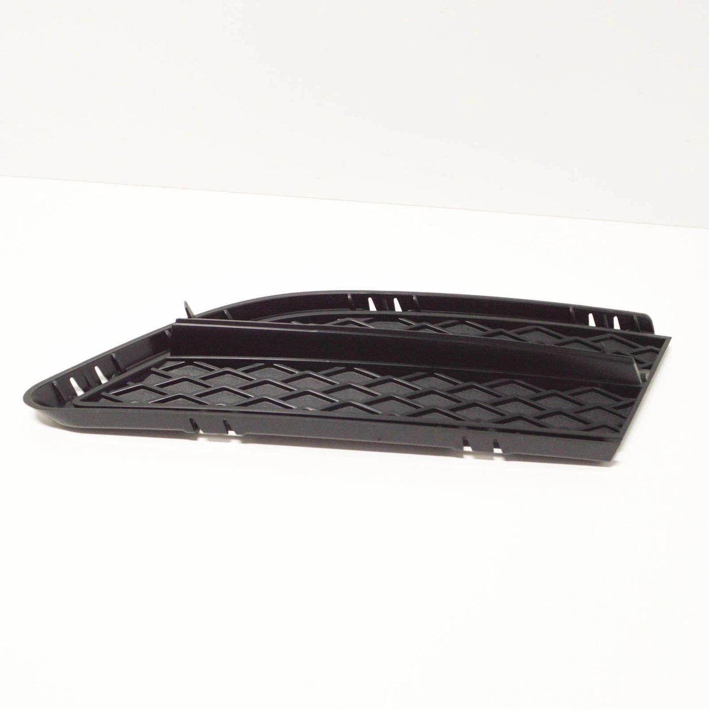 NEW BMW 3 E90 FRONT BUMPER LEFT CLOSED GRILLE 51117138417 7138417 ORIGINAL