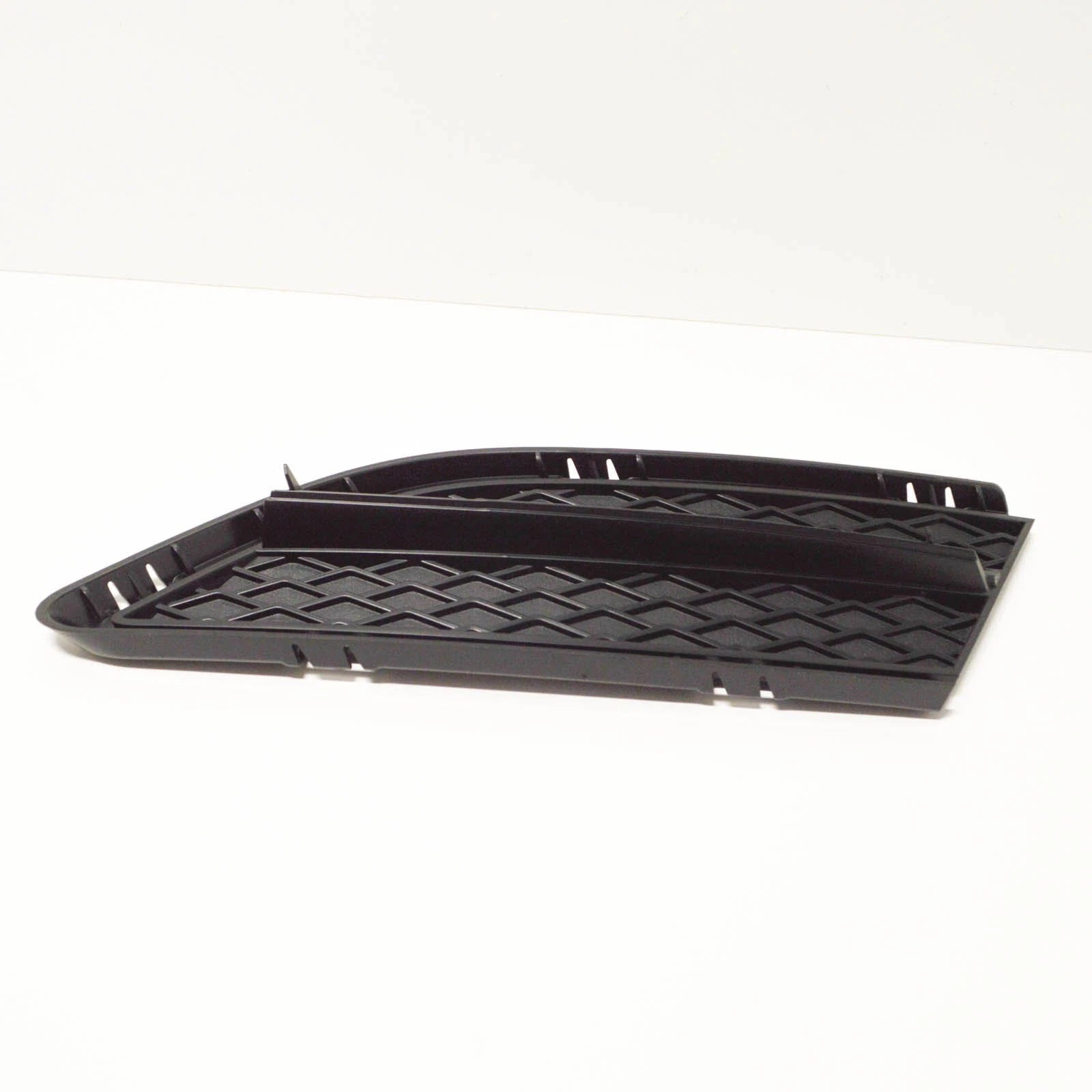 NEW BMW 3 E90 FRONT BUMPER LEFT CLOSED GRILLE 51117138417 7138417 ORIGINAL