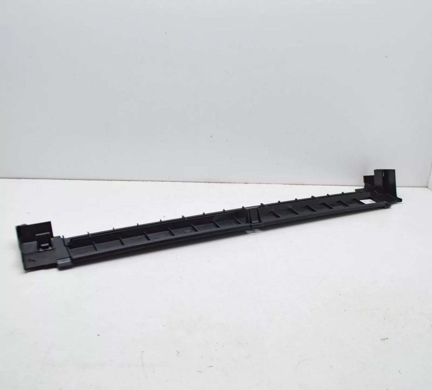 NEW BMW X5 G05 UPPER RADIATOR TOP COVER 17118655770 ORIGINAL