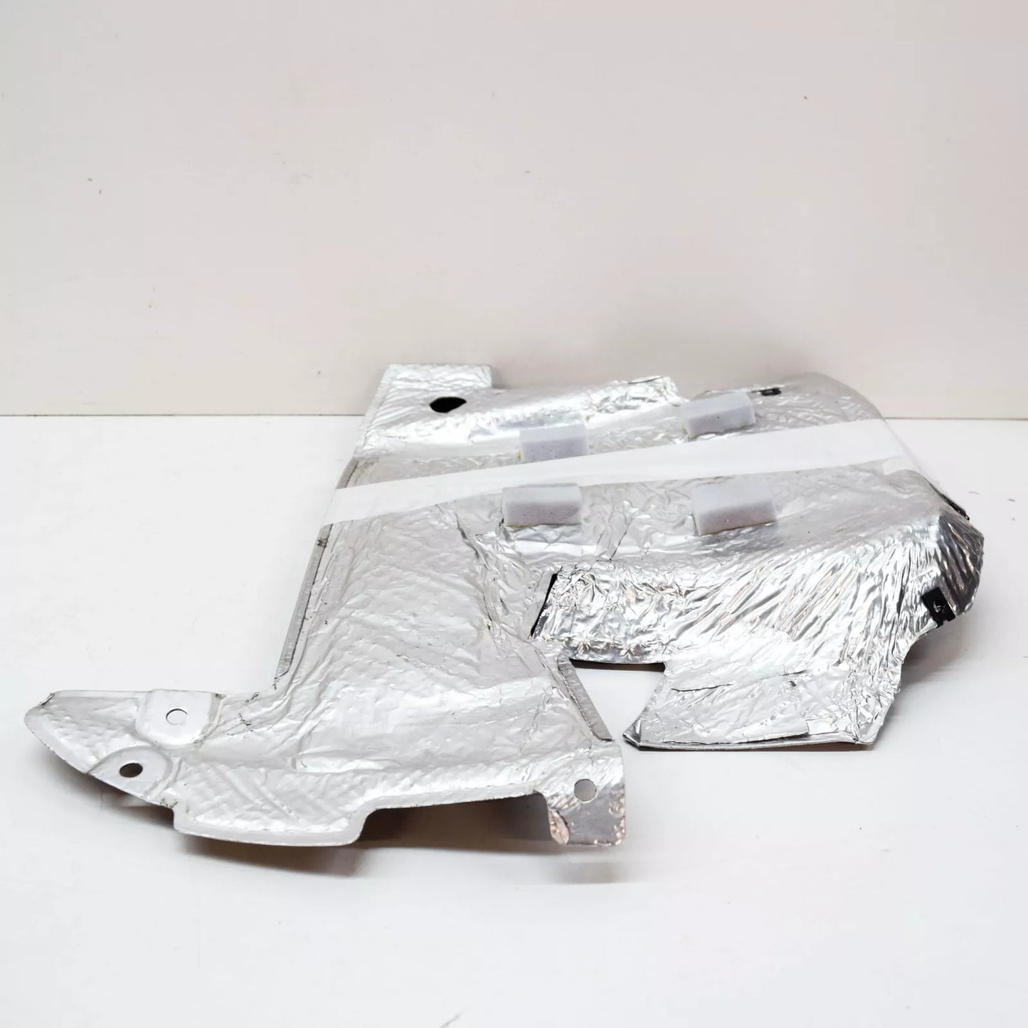 NEW AUDI R8 42 REAR UPPER LEFT HEAT SHIELD PLATE 420825645C