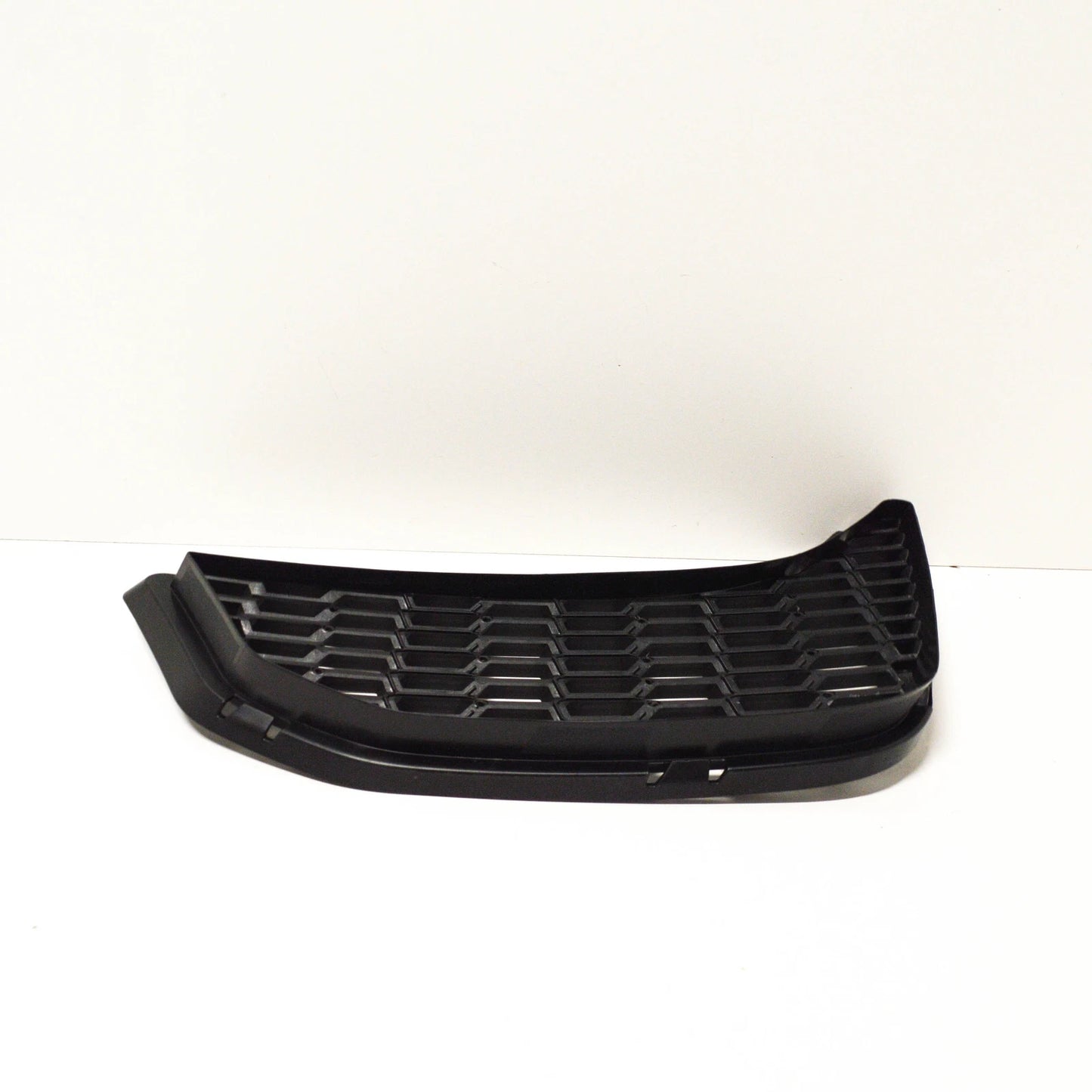 NEW BMW M4 F82 FRONT BUMPER LOWER RIGHT GRILLE 51118054302 8054302 2016 ORIGINAL