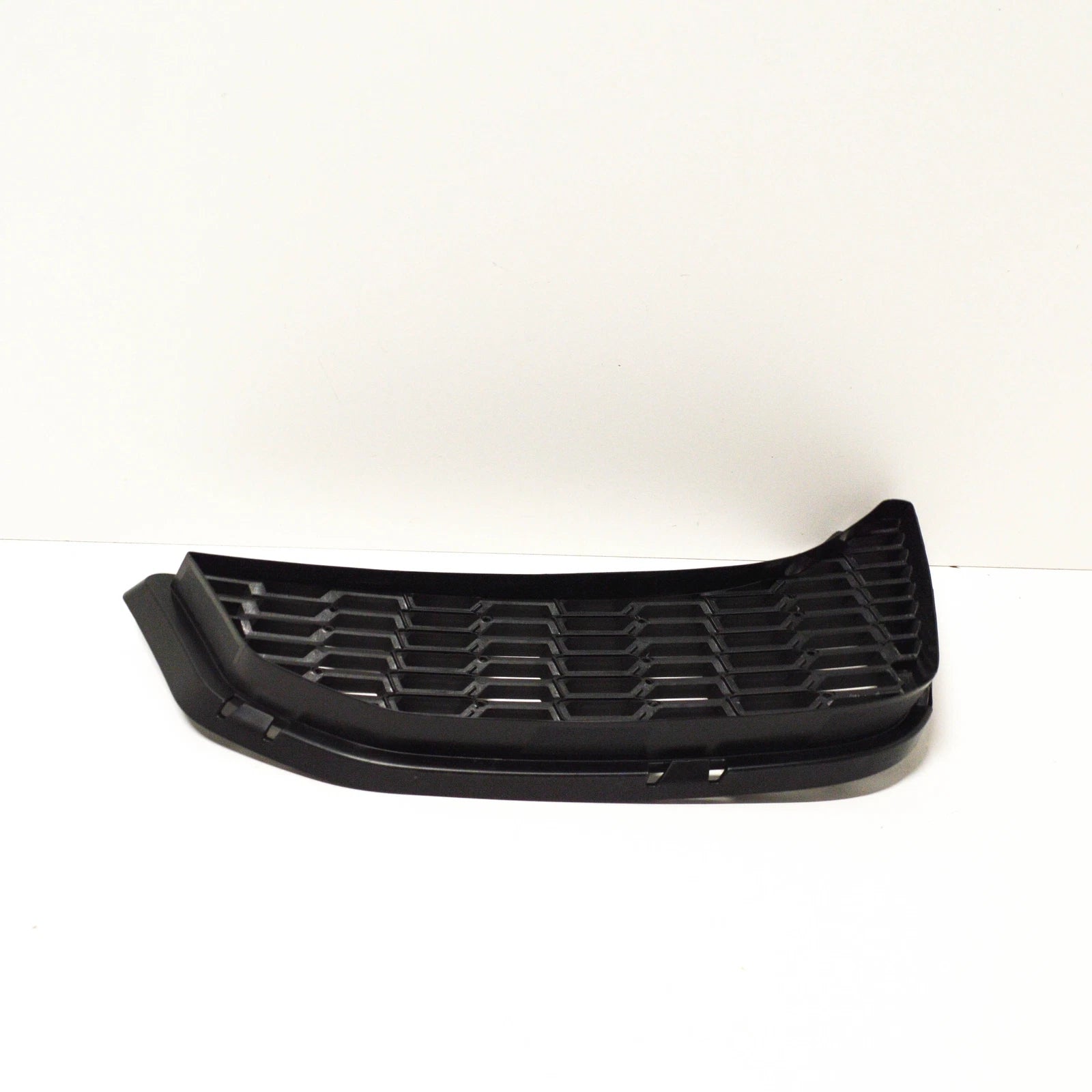 NEW BMW M4 F82 FRONT BUMPER LOWER RIGHT GRILLE 51118054302 8054302 2016 ORIGINAL