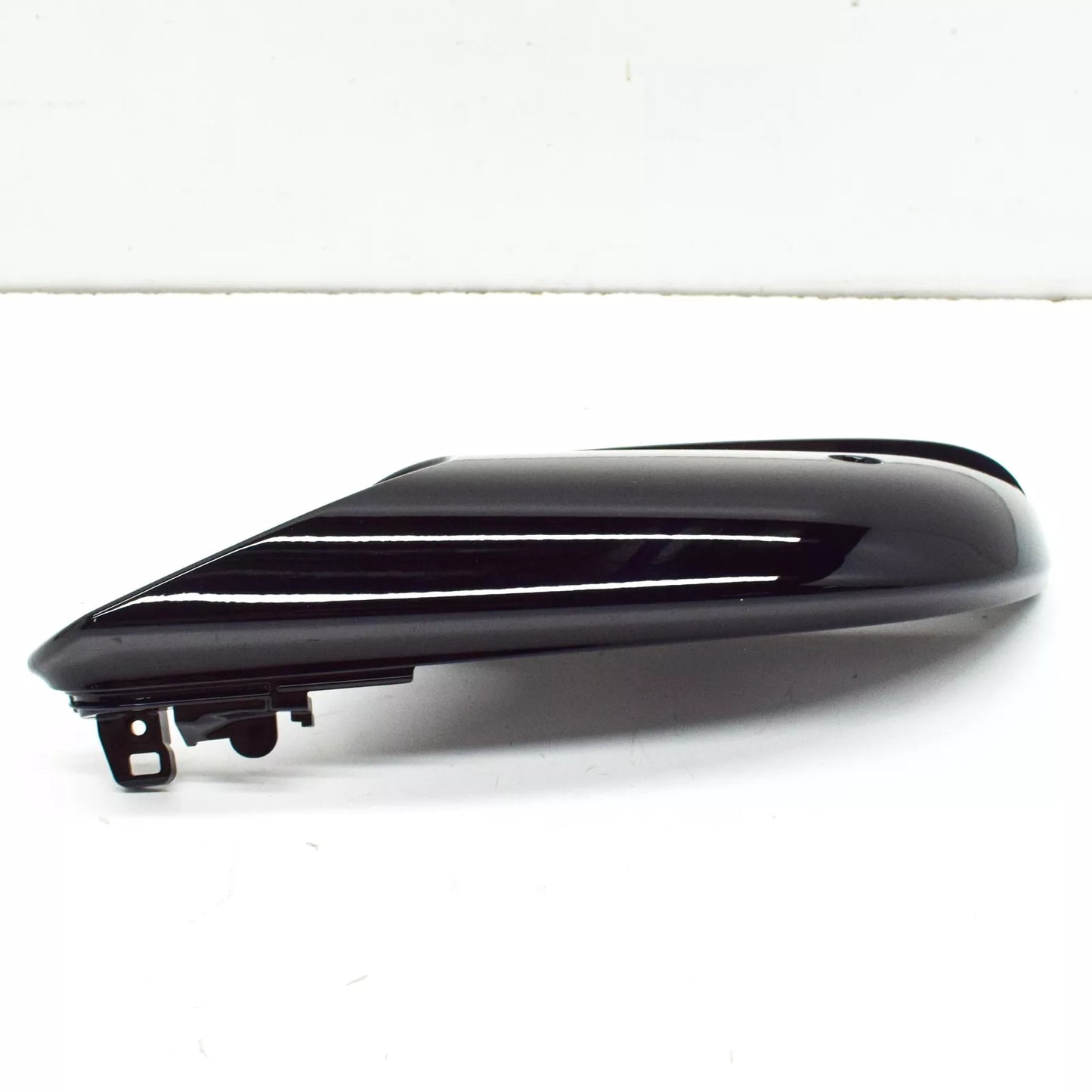 NEW BMW F40 FRONT RIGHT LOWER MIRROR HOUSING SECTION 51169879140 9879140