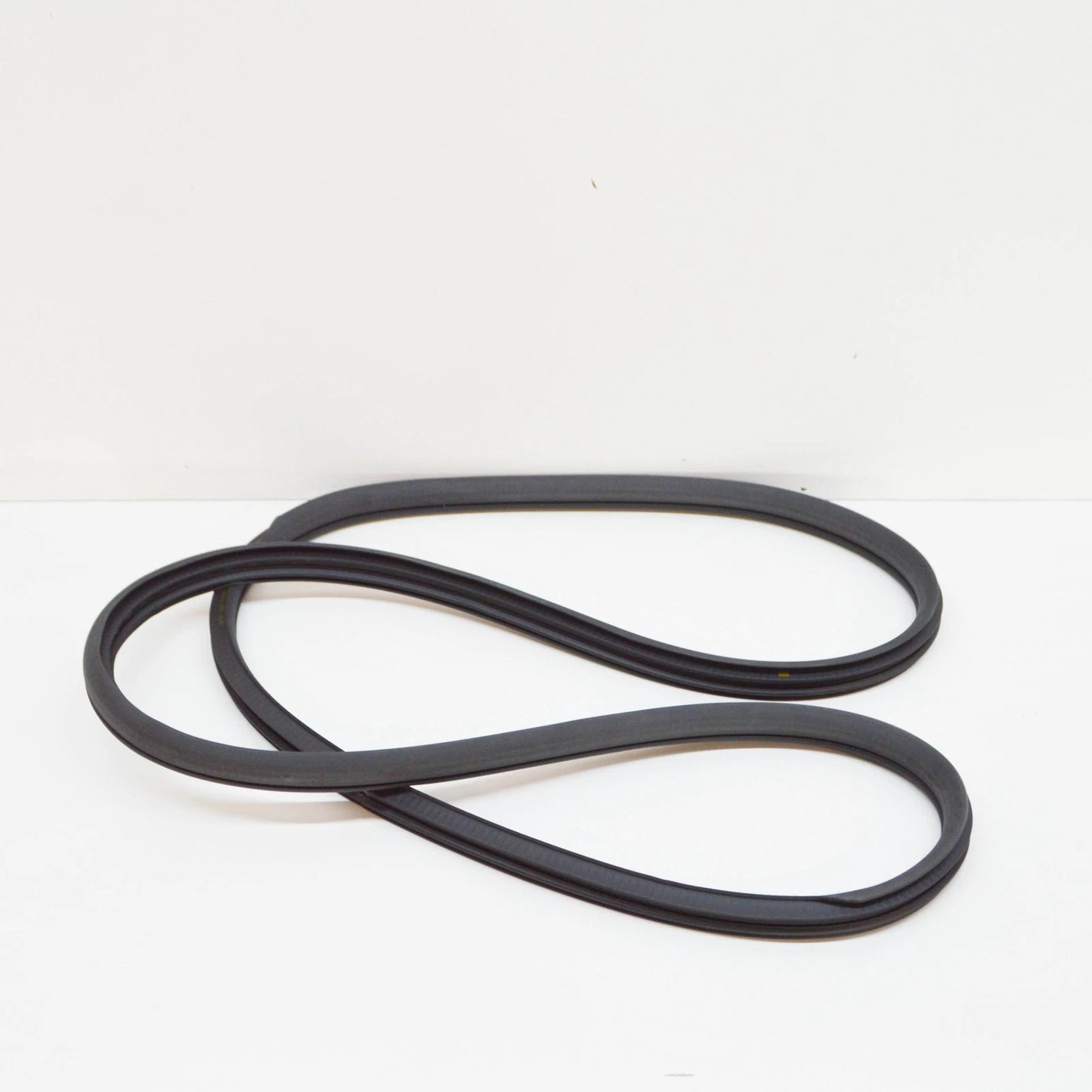 NEW MERCEDES-BENZ C W205 FRONT DOOR SEAL EDGE GUARD A20569700519G44 ORIGINAL