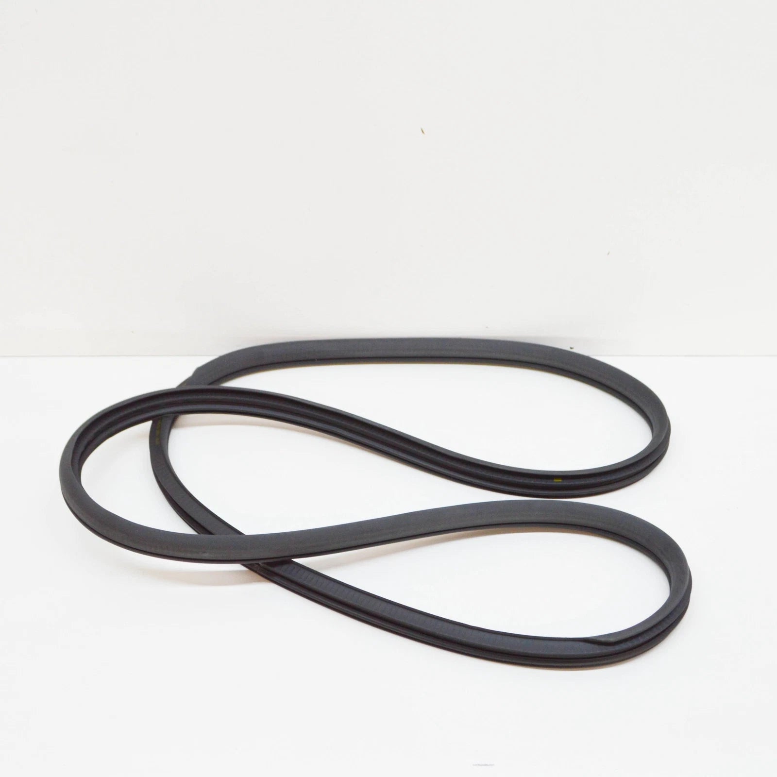 NEW MERCEDES-BENZ C W205 FRONT DOOR SEAL EDGE GUARD A20569700519G44 ORIGINAL