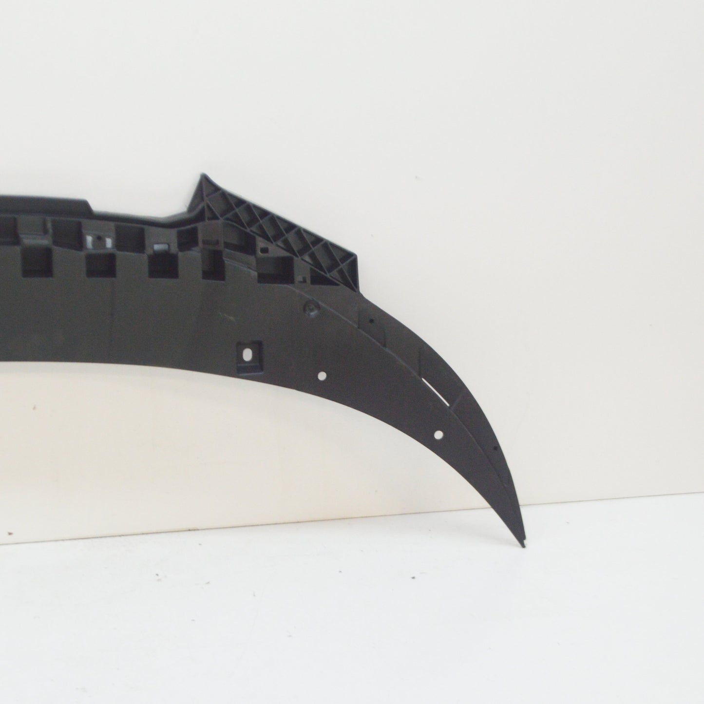 new audi a3 8p front bumper center lower closing element 8p0807233b original