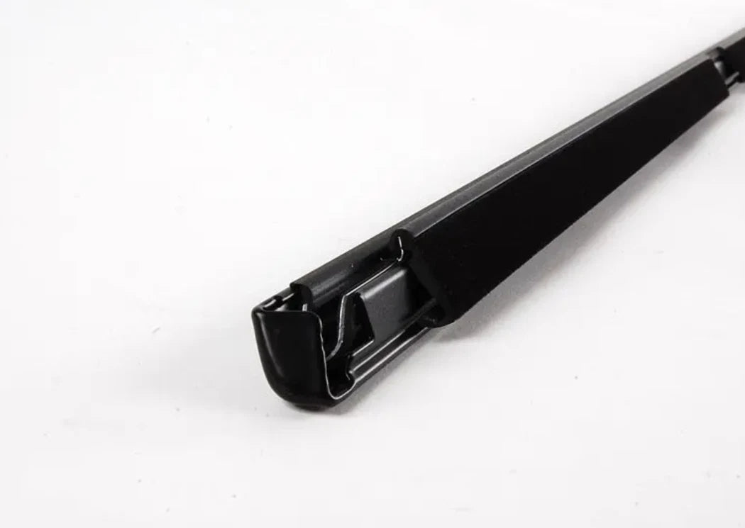 NEW BMW 5 E60 REAR RIGHT DOOR OUTER WINDOW WELL STRIP 7135164 51227135164