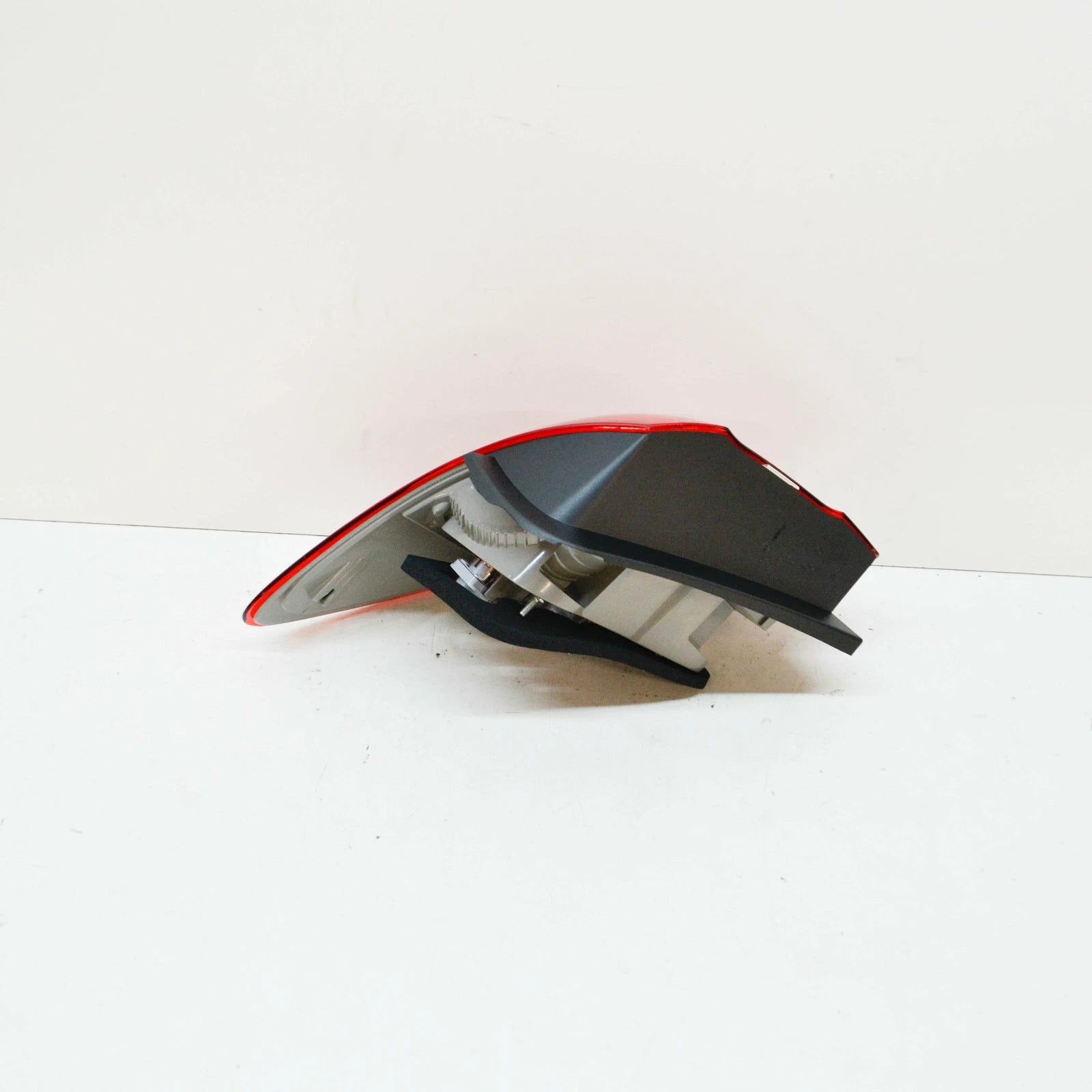 NEW MERCEDES-BENZ B-CLASS W246 REAR RIGHT TAIL LIGHT A2468200664