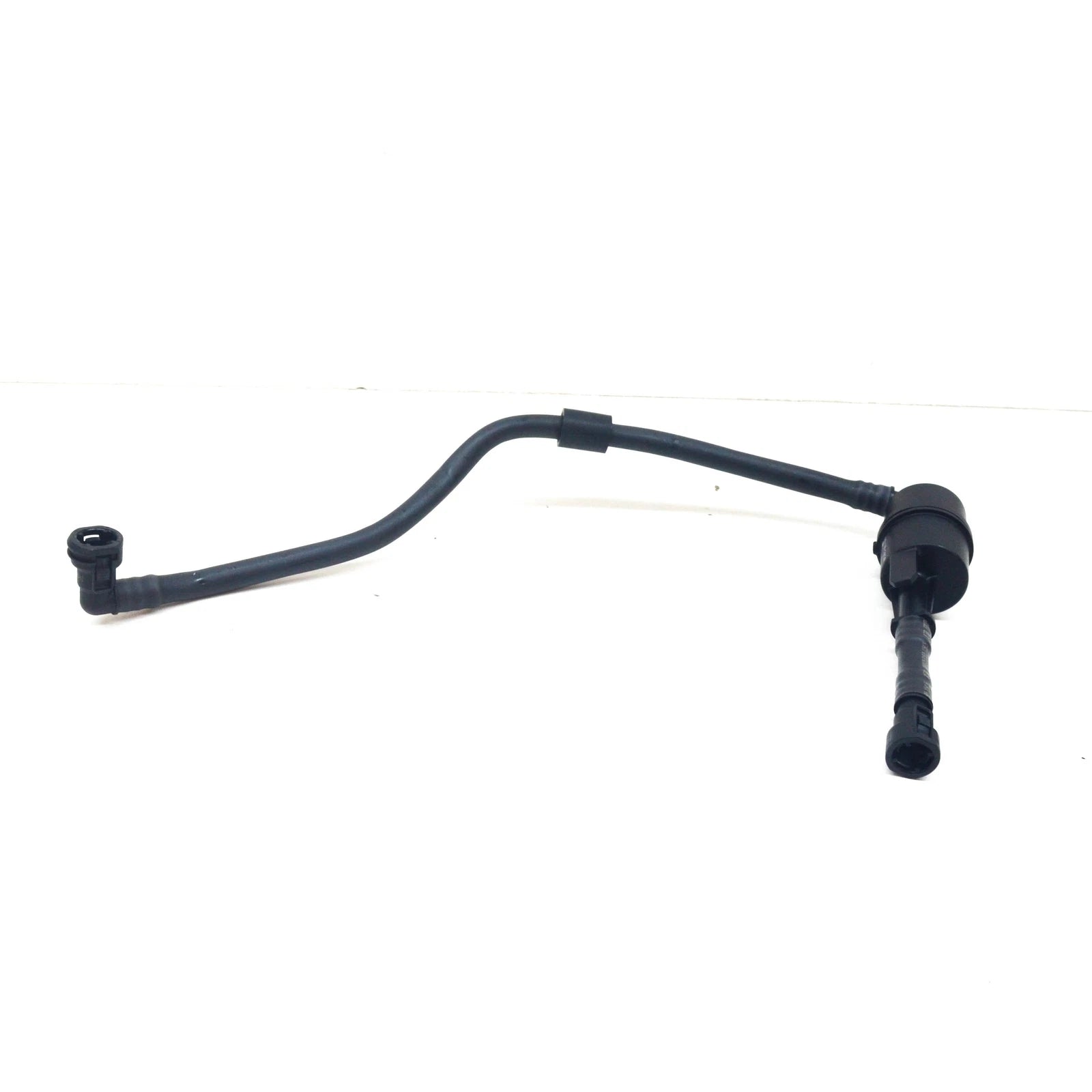 NEW BMW 5 G30 FUEL TANK BREATHER LINE WITH RESONATOR 13908682453 ORIGINAL