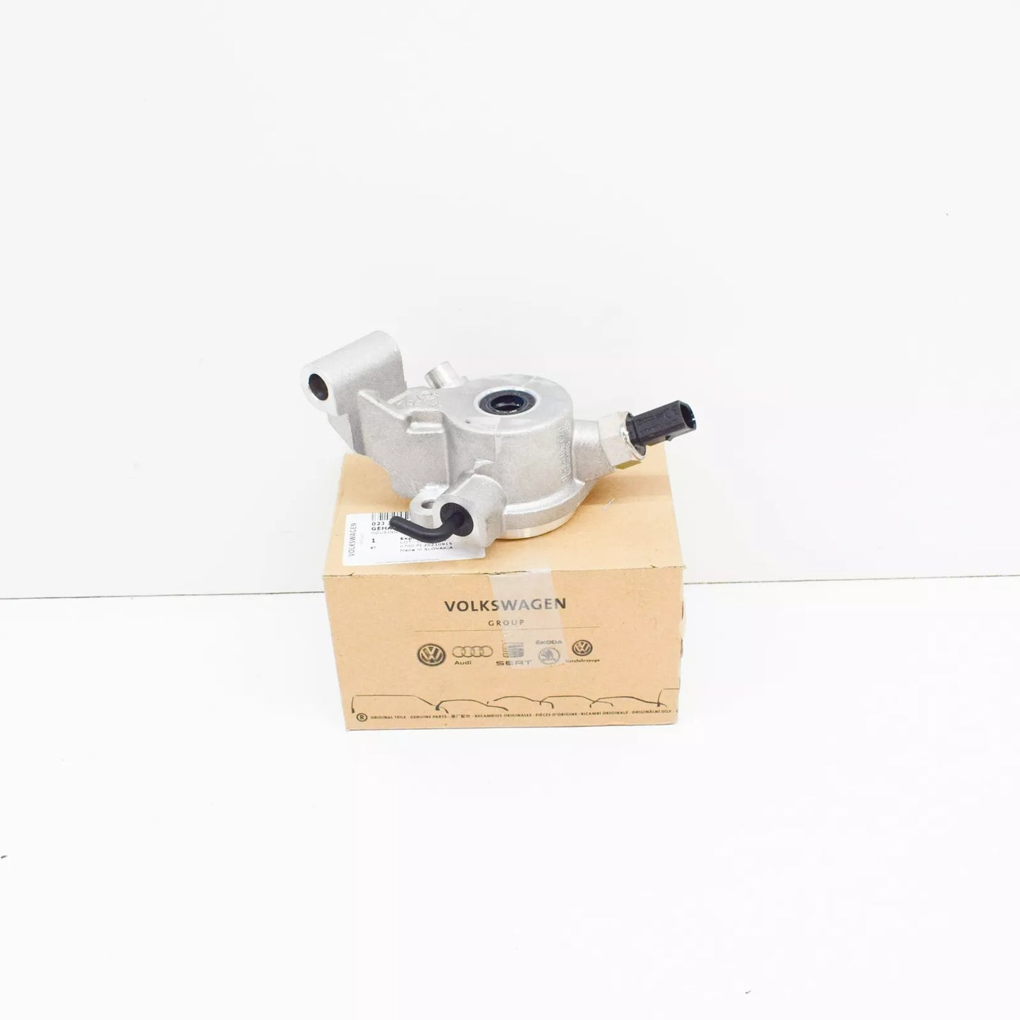 NEW VOLKSWAGEN BEETLE 9C SHIFT ROD SELECTOR HOUSING 02J301231B ORIGINAL