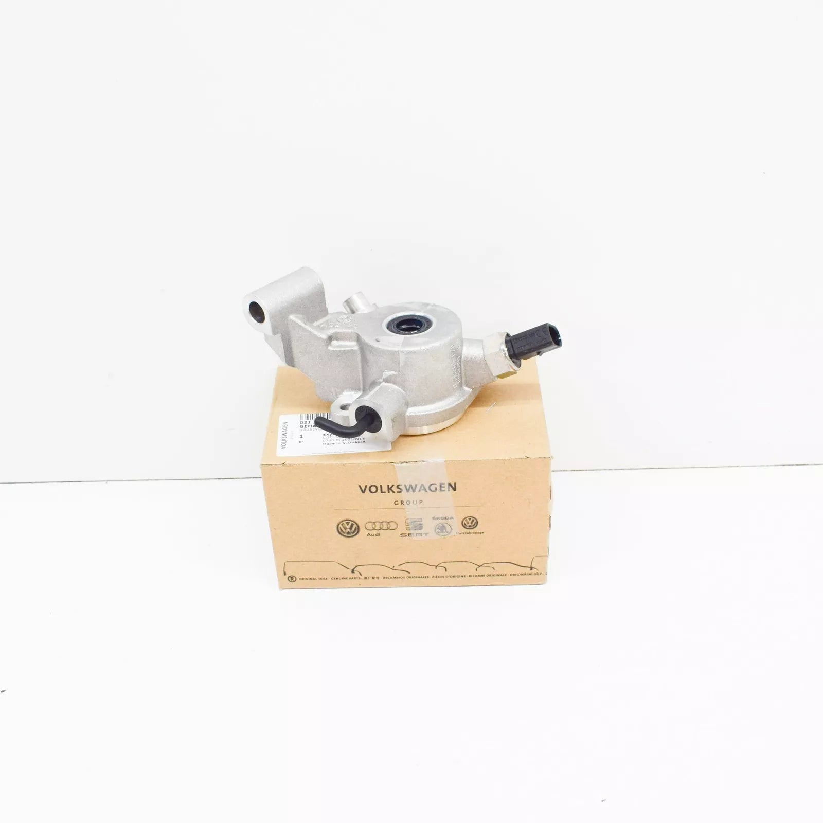 NEW VOLKSWAGEN BEETLE 9C SHIFT ROD SELECTOR HOUSING 02J301231B ORIGINAL