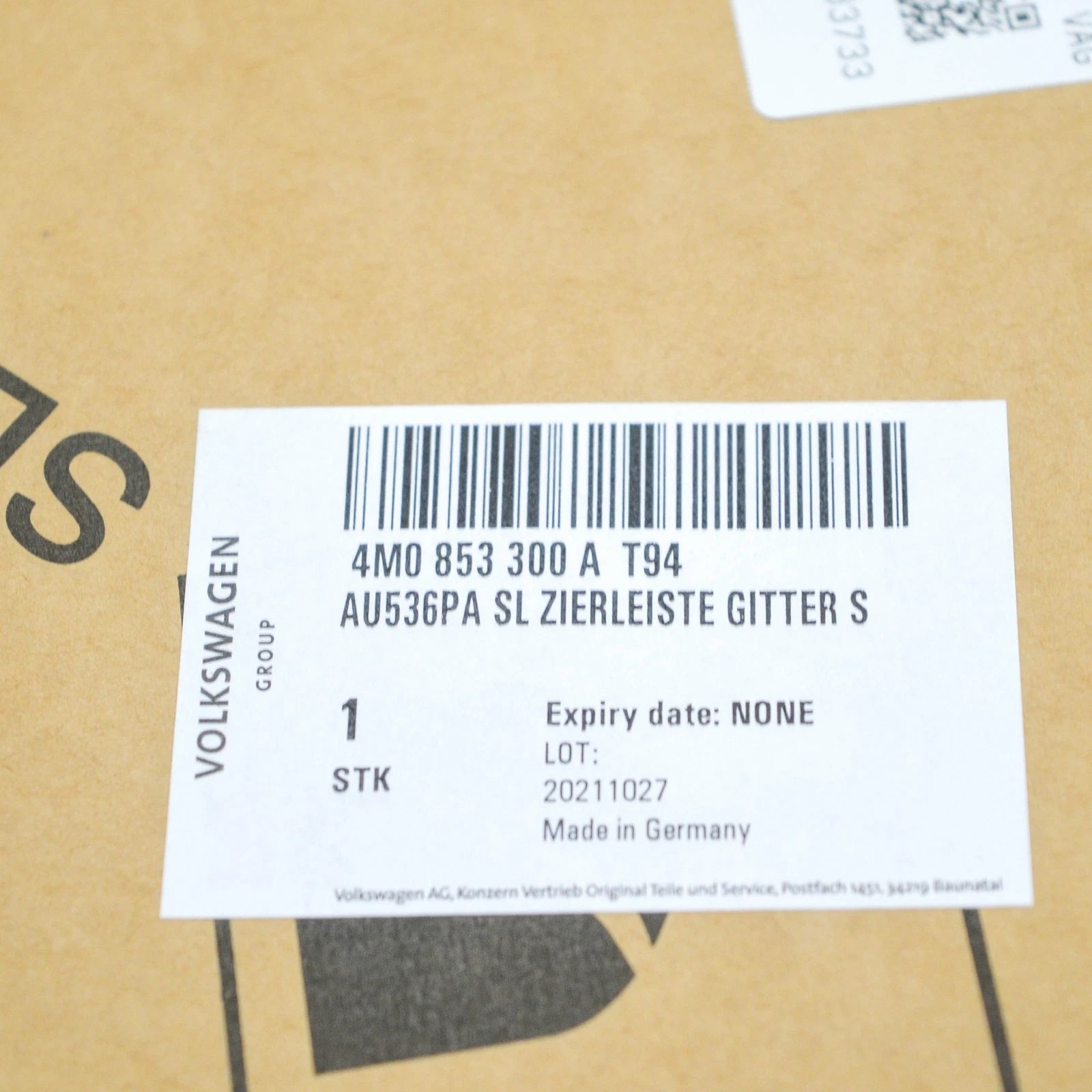 NEW AUDI SQ7 4M FRONT BUMPER RIGHT LOWER TRIM GLOSSY 4M0853300AT94