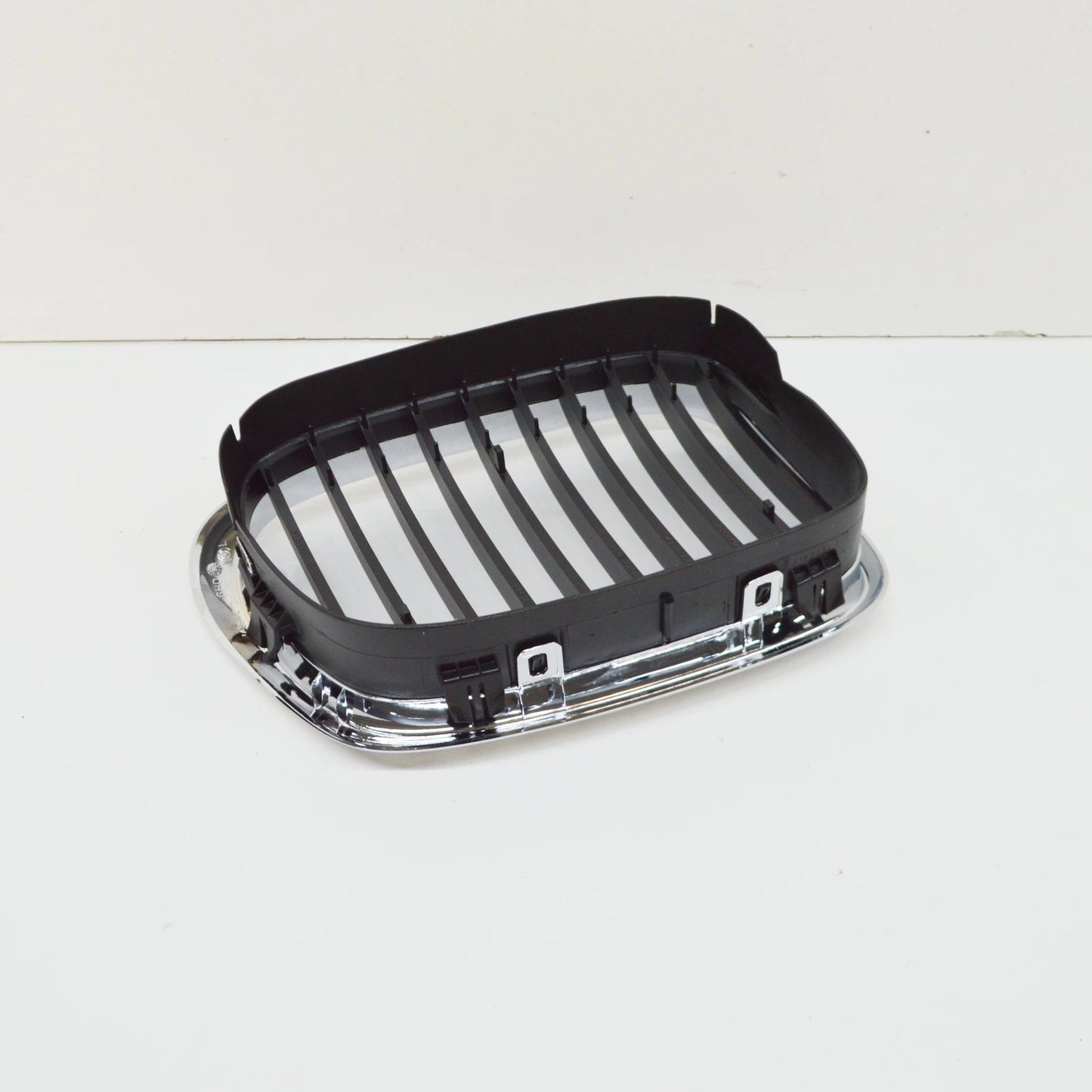 NEW BMW E39 SEDAN FRONT RADIATOR KIDNEY BLACK GRILLE LEFT 7005837 51137005837