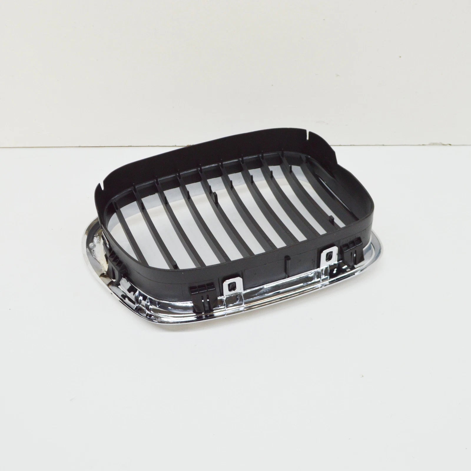 NEW BMW E39 SEDAN FRONT RADIATOR KIDNEY BLACK GRILLE LEFT 7005837 51137005837