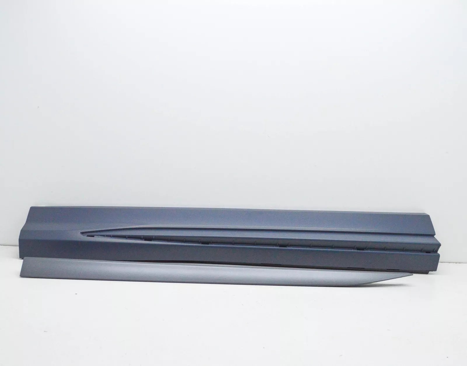 NEW AUDI Q3 8U FRONT LEFT DOOR LOWER MOLDING 83A853959BGRU