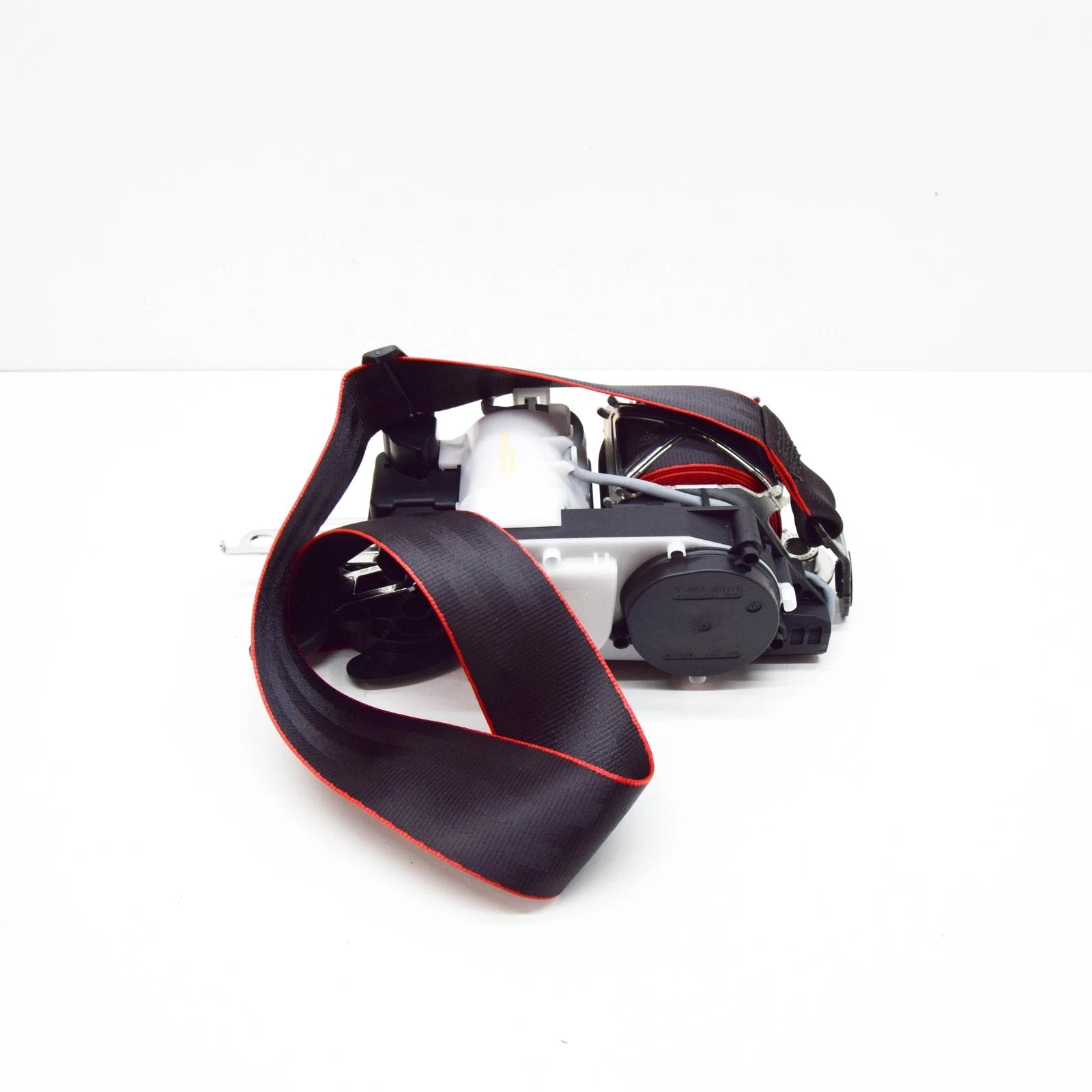 NEW AUDI RS3 FRONT RIGHT SEATBELT 8V5857706JVM1 ORIGINAL