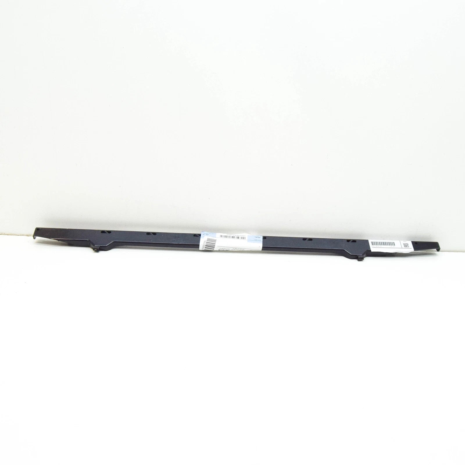 NEW BMW F40 UPPER RADIATOR SEAL 51647485268 7485268 ORIGINAL