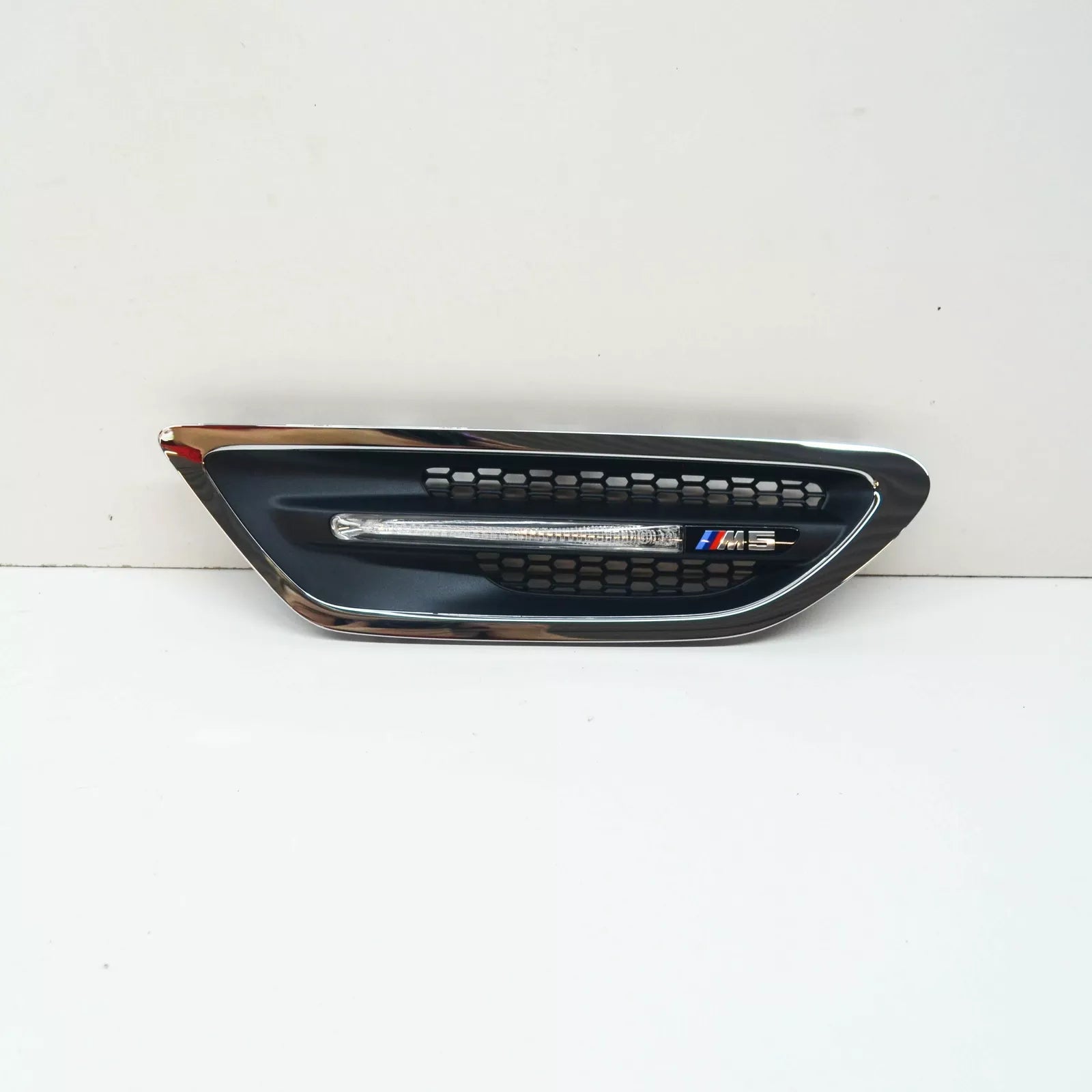 NEW BMW M5 F10 M FRONT RIGHT SIDE PANEL GRILLE TRIM REPEATER 51134805798