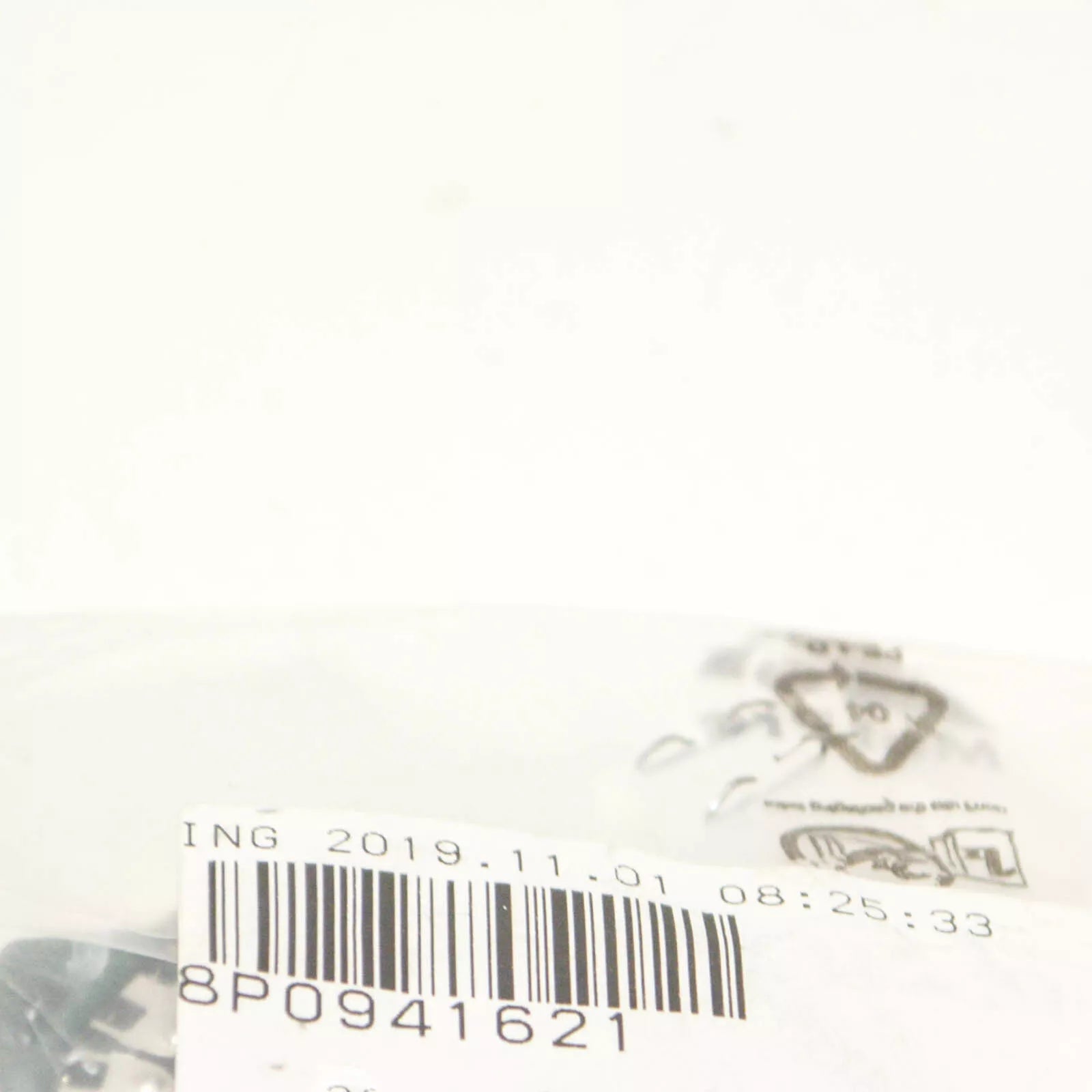 NEW AUDI A3 8V HEADLIGHT RETAINING RING 8P0941621