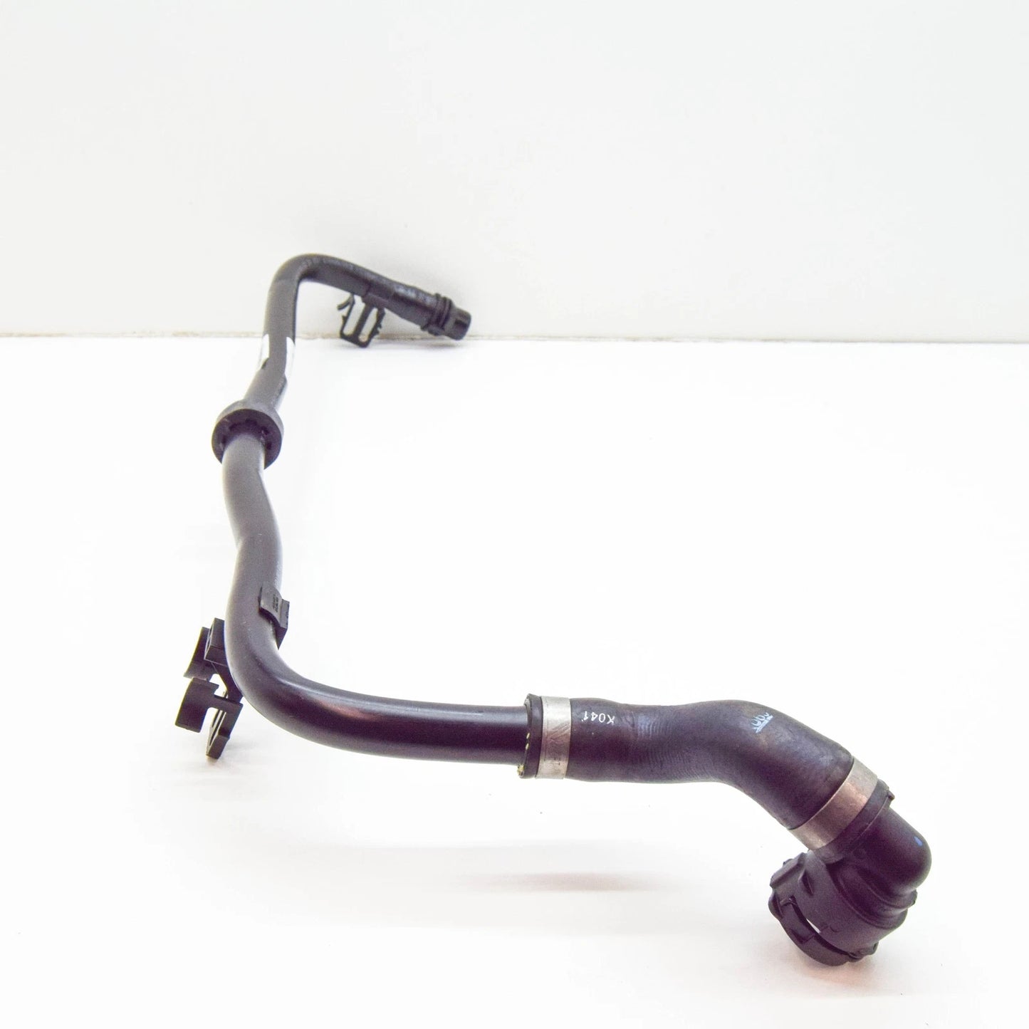 NEW MERCEDES-BENZ S W223 WATER COOLANT HOSE PIPE A2235008600 ORIGINAL