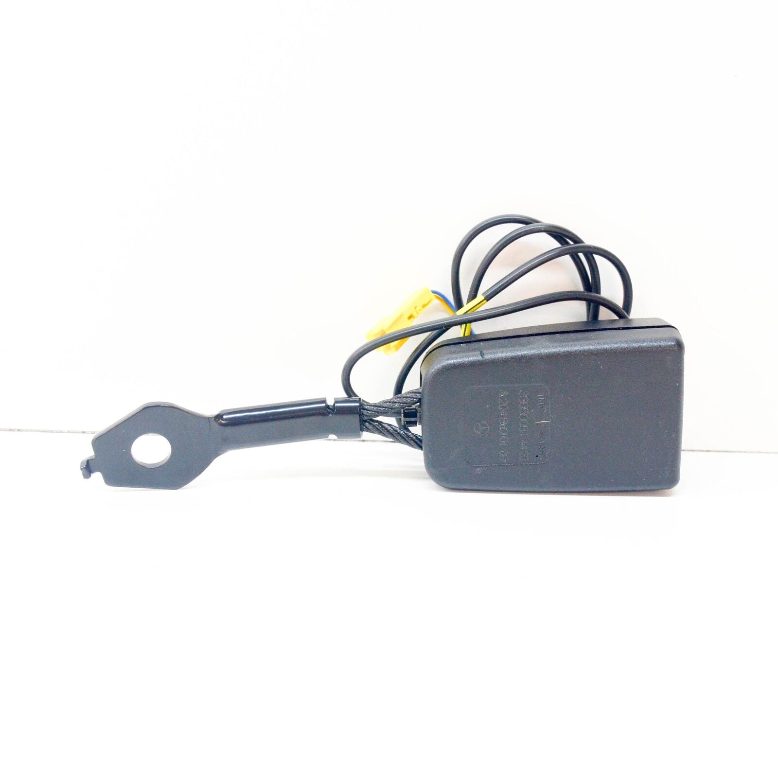 NEW MERCEDES-BENZ C-CLASS W204 FRONT LEFT SEAT BELT BUCKLE A2048600169 ORIGINAL