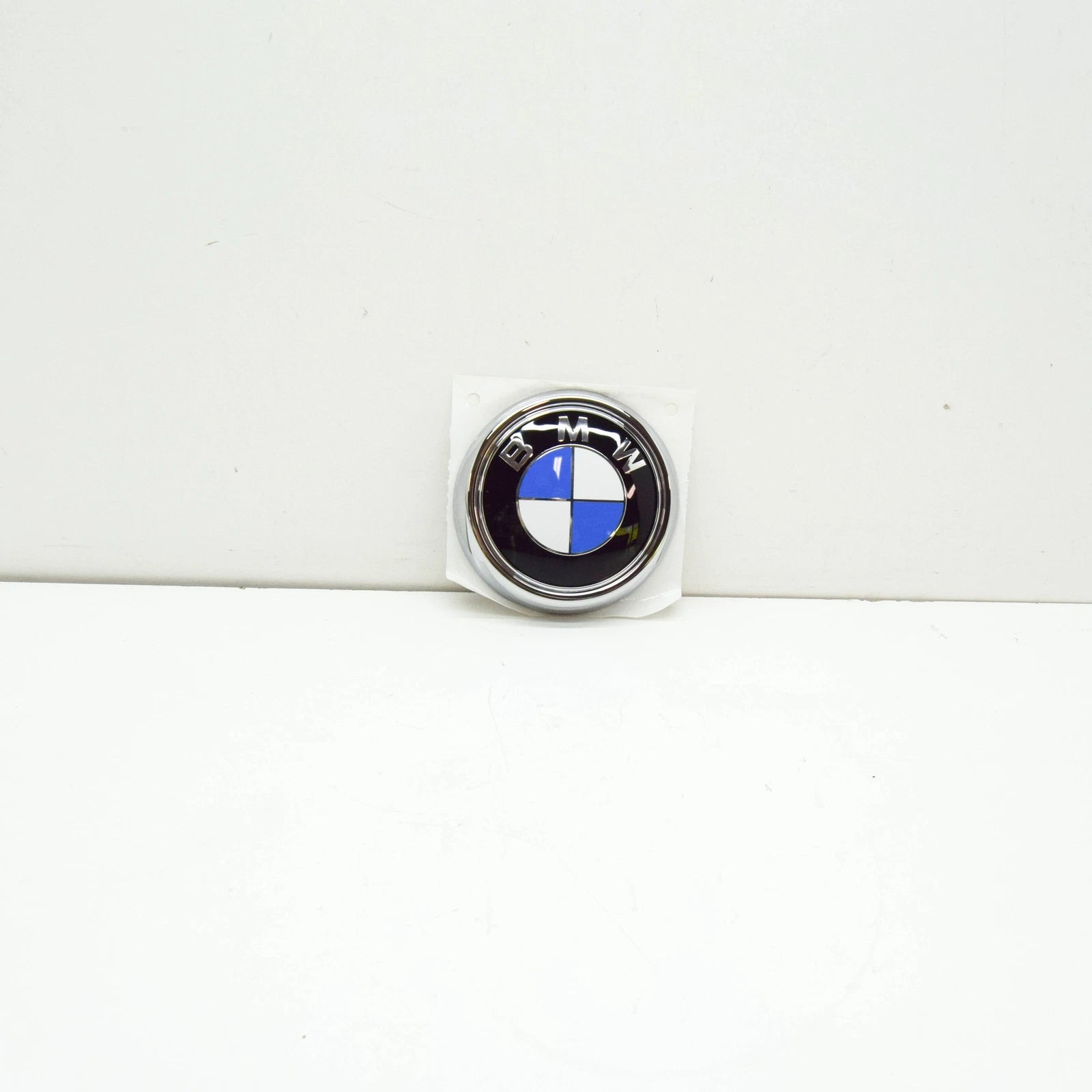 NEW BMW F26 SAC TRUNK LID BMW EMBLEM BADGE 7340321 51147340321 ORIGINAL