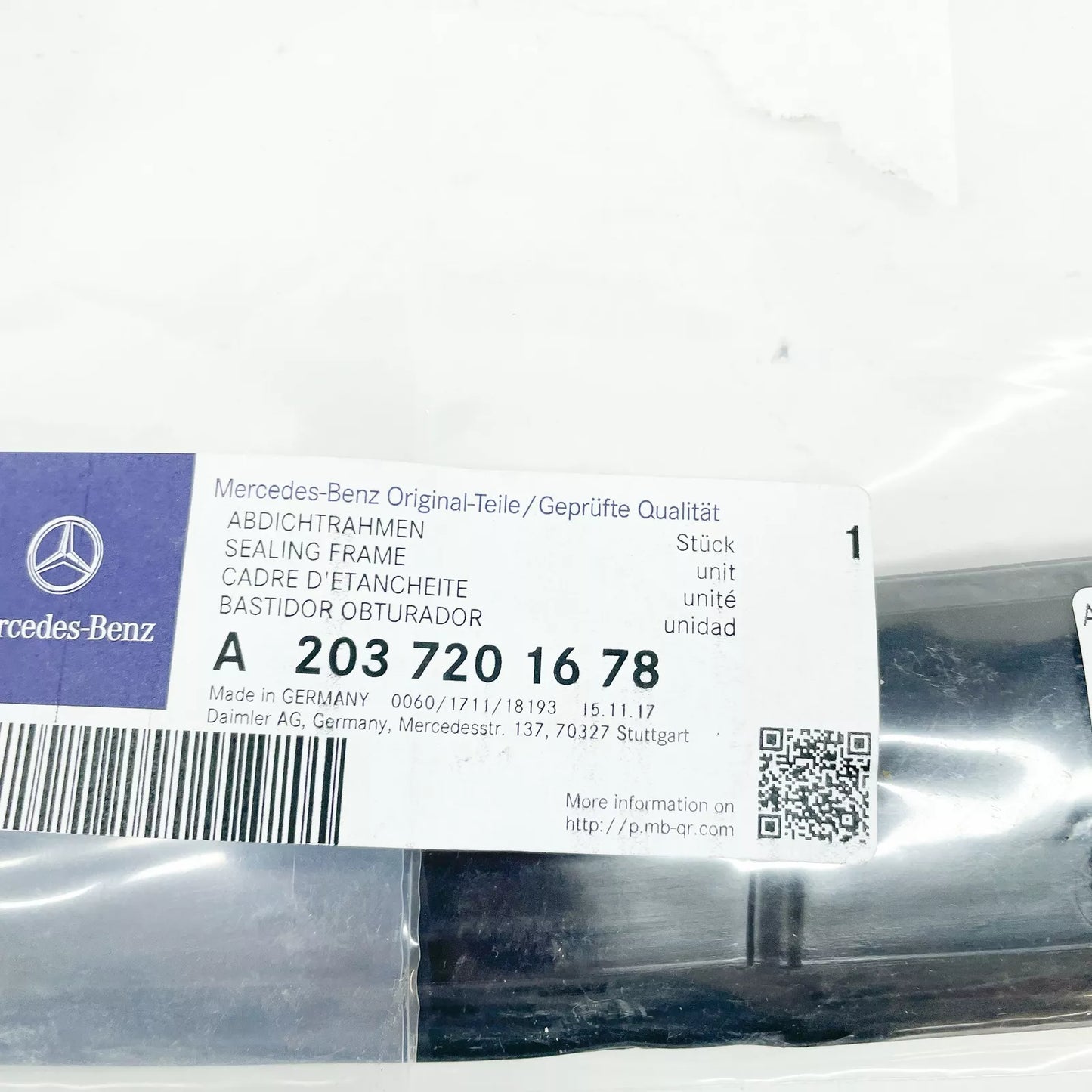 NEW MERCEDES-BENZ C W203 FRONT RIGHT DOOR SEALING FRAME A2037201678