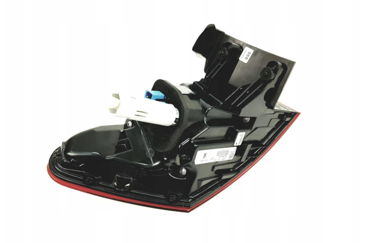 NEW VW TOUAREG CR MK3 REAR OUTER LED RIGHT TAILLIGHT 760945208A ORIGINAL