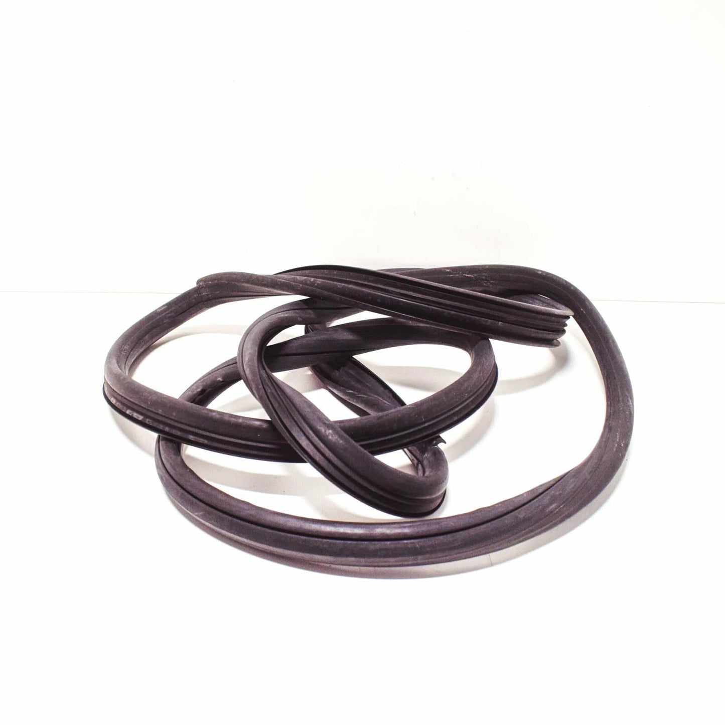 NEW BMW 1602 TOURING REAR WINDSHIELD SEAL FRAME 51311803137 ORIGINAL