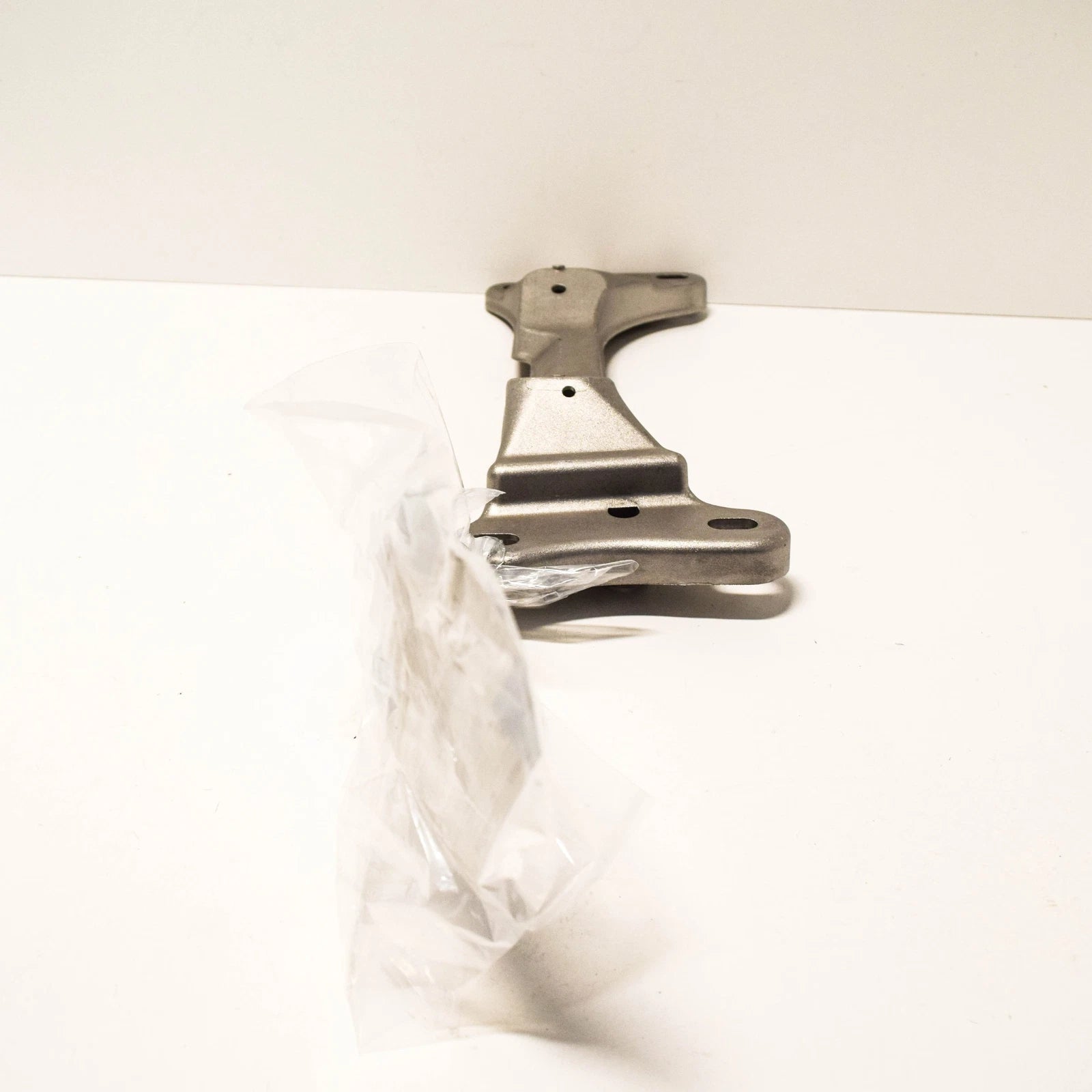 NEW BMW 3 E46 M3 CSL GEARBOX SUPPORT 22312229198 ORIGINAL