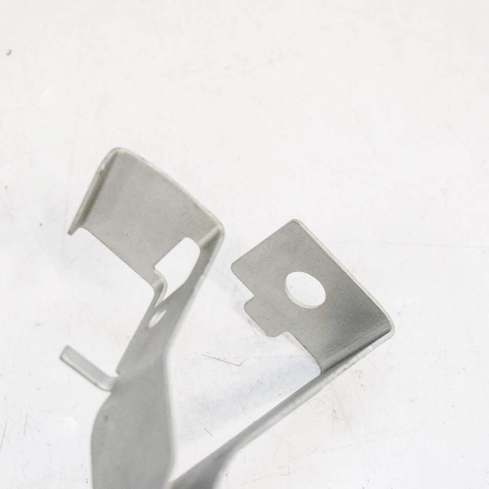 NEW MERCEDES-BENZ E C207 FRONT LEFT DEFLECTOR BRACKET A2075240740 ORIGINAL