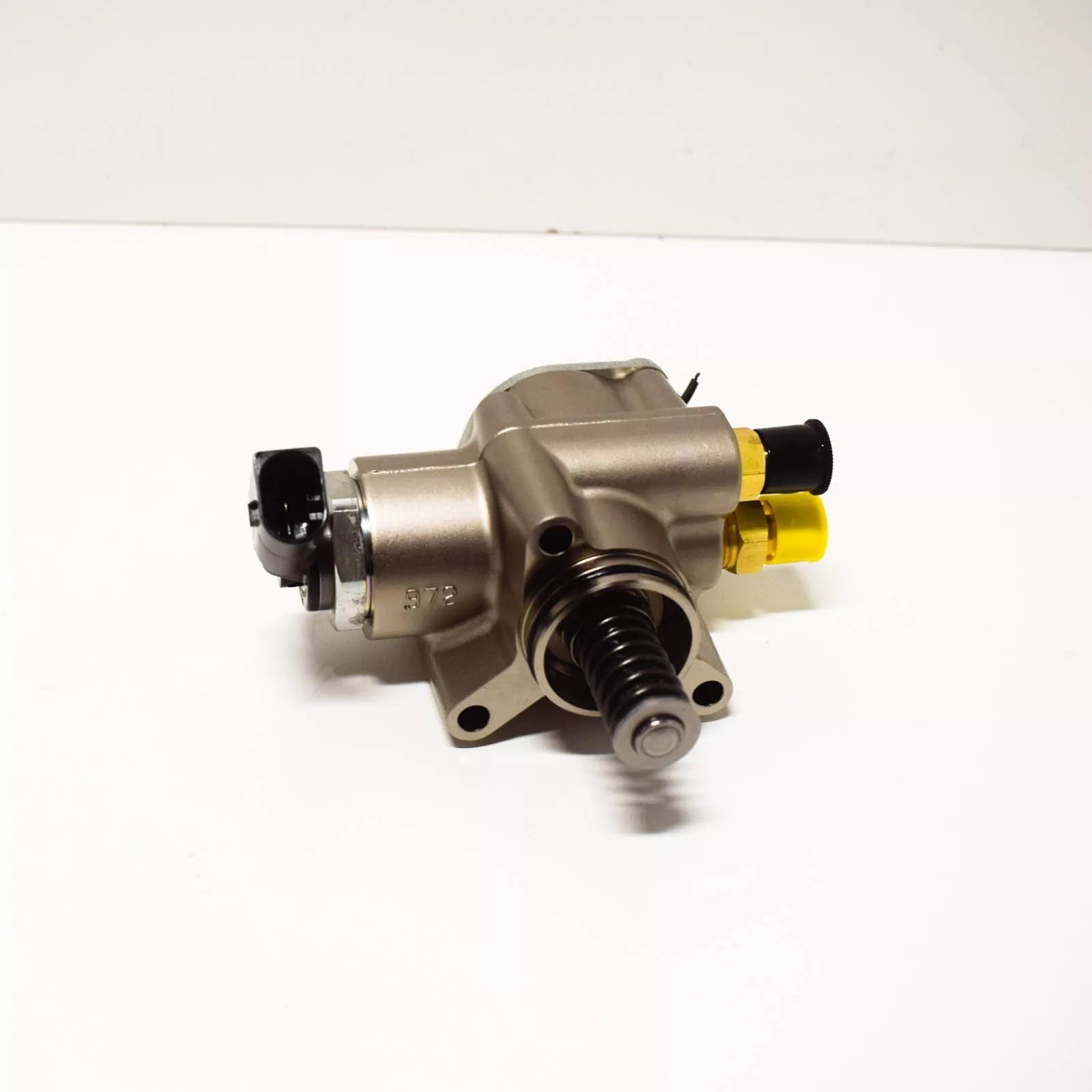 NEW AUDI A6 S6 C6 HIGH PRESSURE FUEL PUMP 07L127026AD ORIGINAL