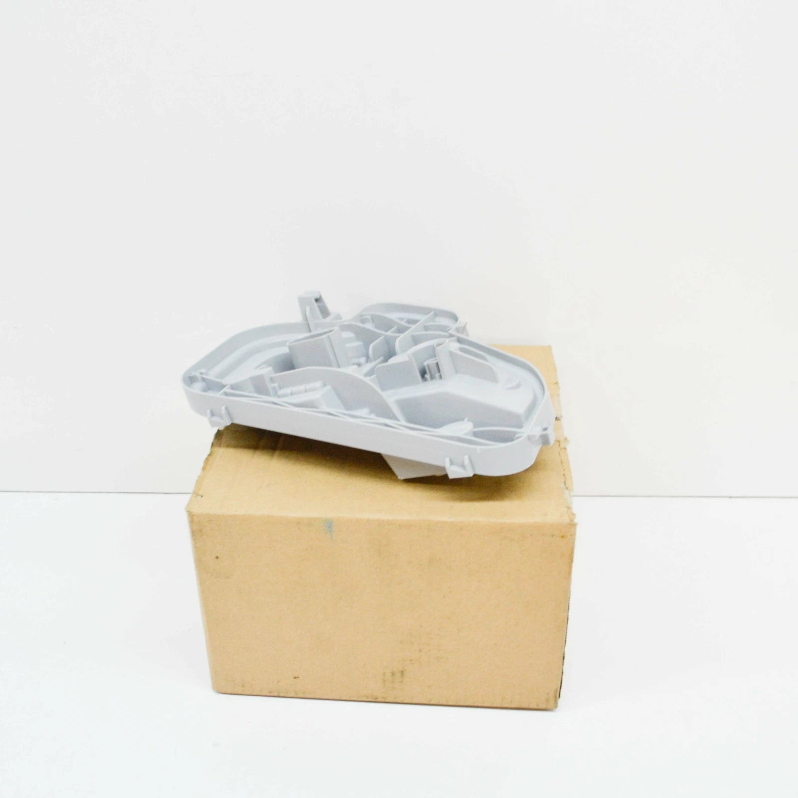 NEW AUDI A3 8P REAR RIGHT OUTER TAIL LIGHT BULB HOLDER LHD 8P3945258