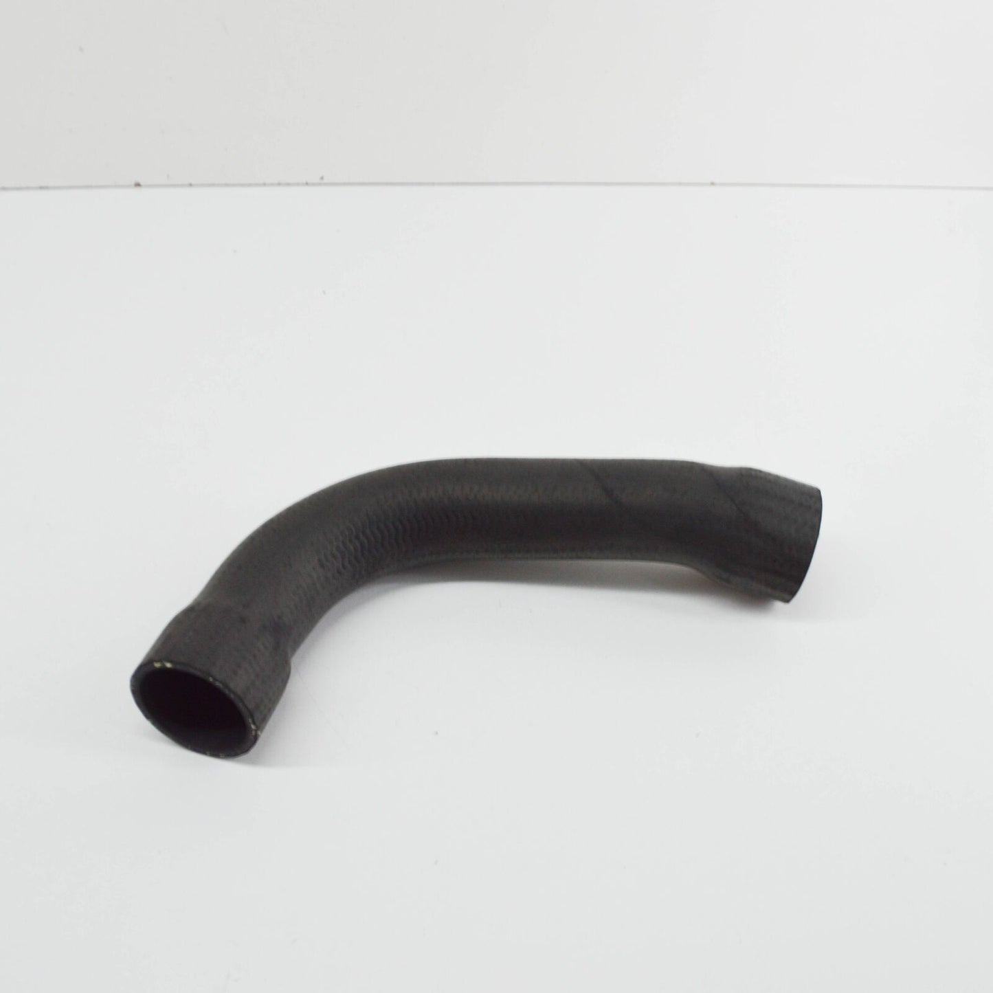 NEW MB C W202 EXPANSION TANK TO FILLER PIPE HOSE A2024767326 ORIGINAL