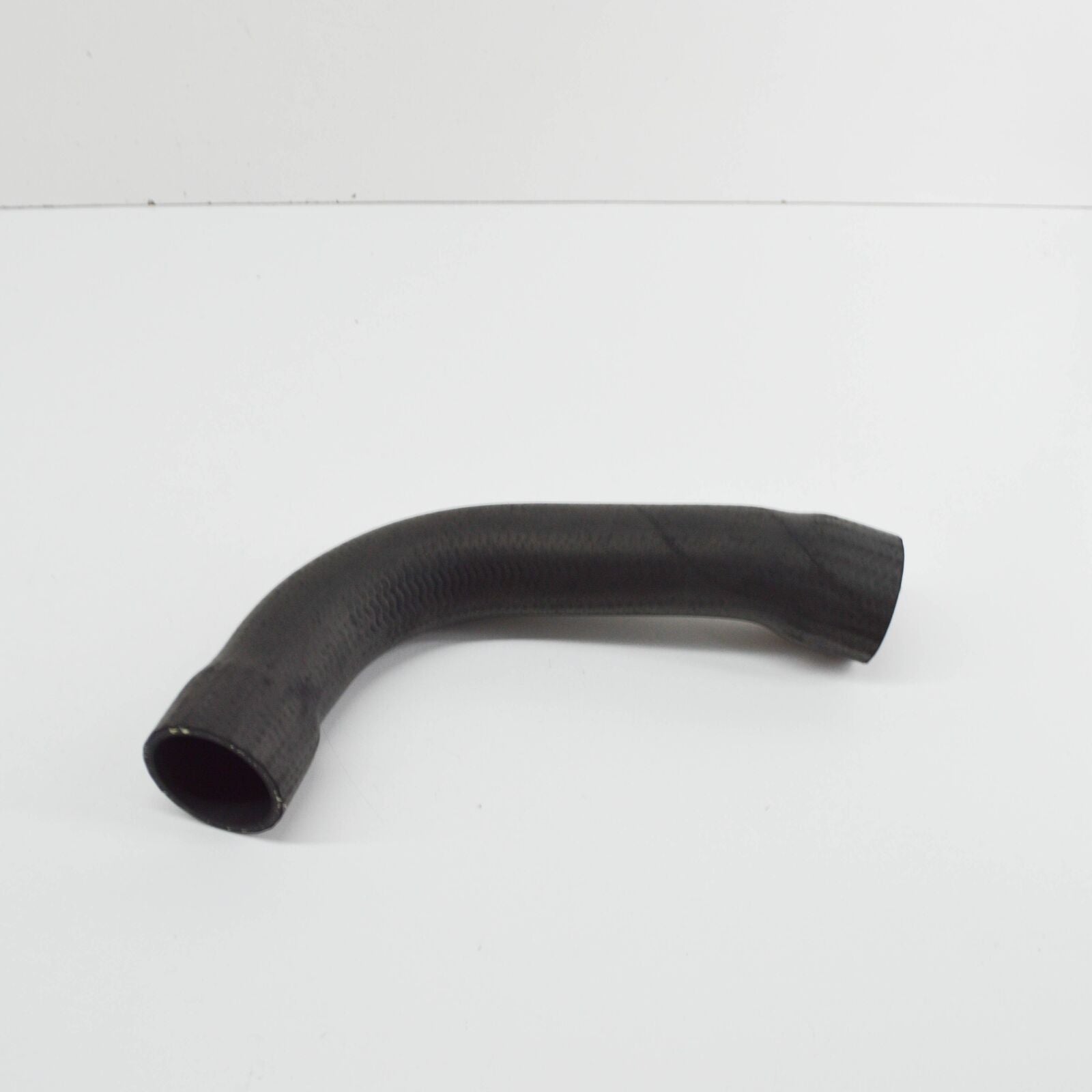 NEW MB C W202 EXPANSION TANK TO FILLER PIPE HOSE A2024767326 ORIGINAL