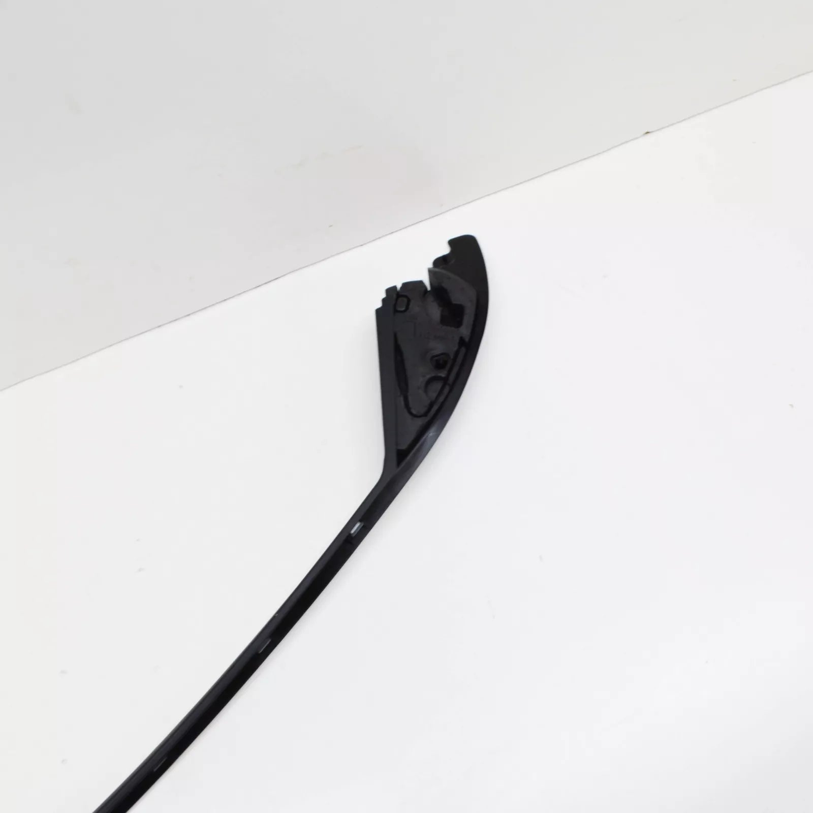 NEW BMW X1 F48 FRONT LEFT DOOR WINDOW FRAME COVER 51337435817 7435817 ORIGINAL