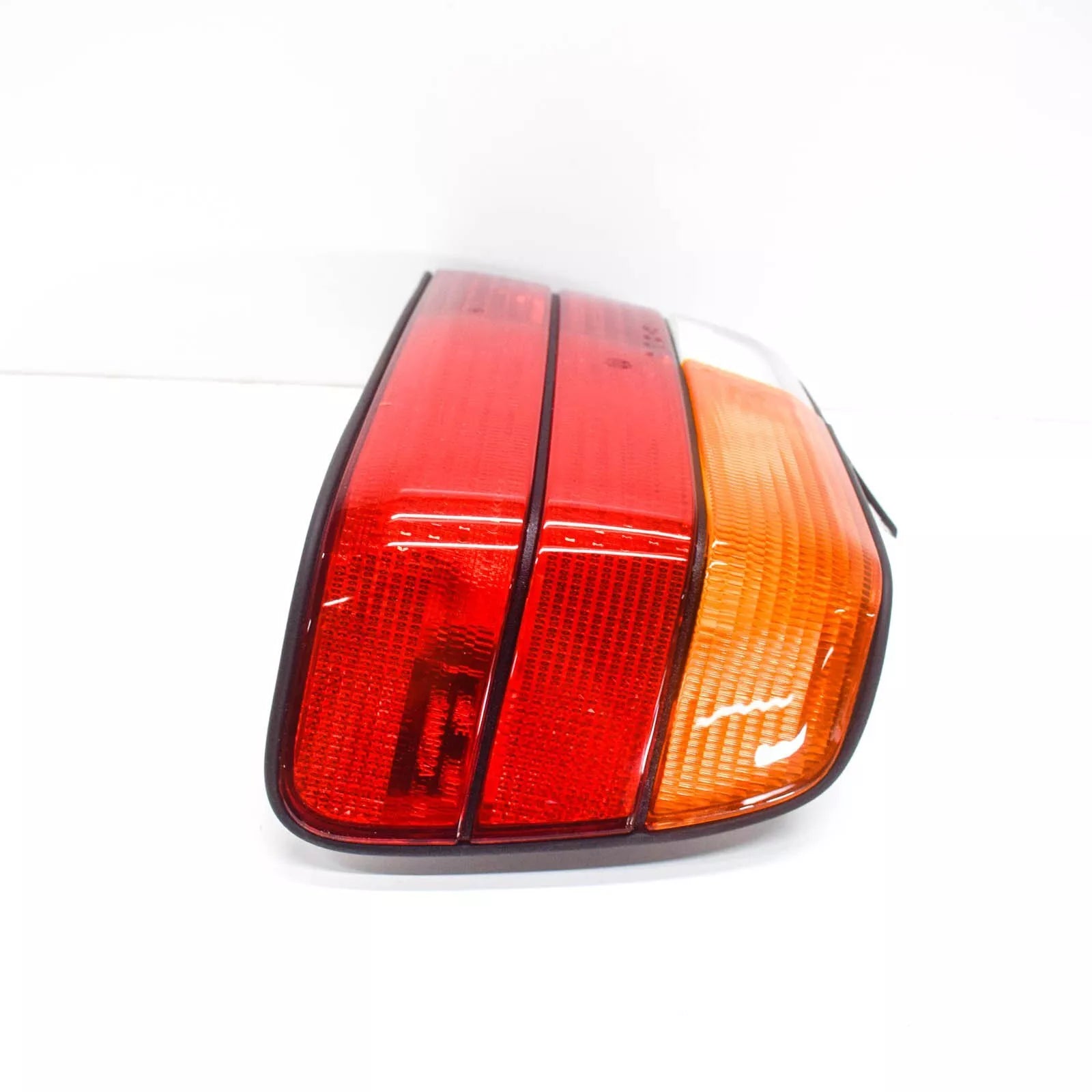NEW BMW E36 SEDAN TAIL LIGHT RIGHT 1393432 63211393432 ORIGINAL