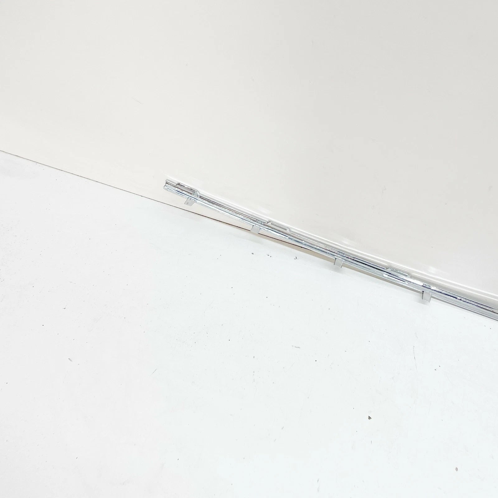 NEW BMW 5 E39 REAR BUMPER TRIM 51127005947 7005947 ORIGINAL