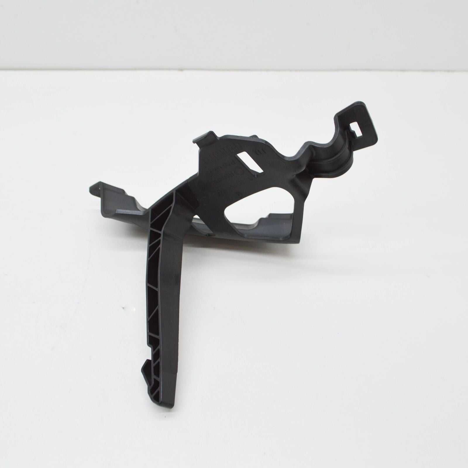 NEW MERCEDES-BENZ C W206 AMG RADIATOR GRILLE LEFT BRACKET A2068885900 ORIGINAL