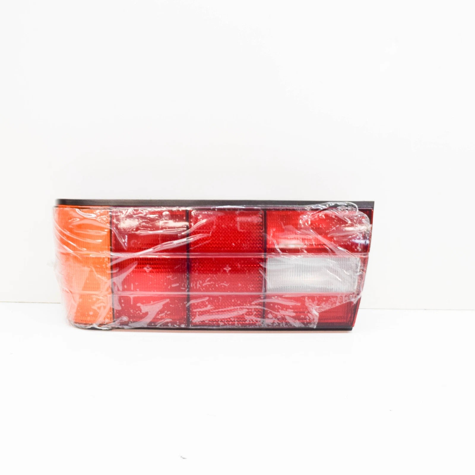 NEW BMW 3 E30 REAR RIGHT TAILLIGHT WITH FOG LIGHT 63211386942 ORIGINAL