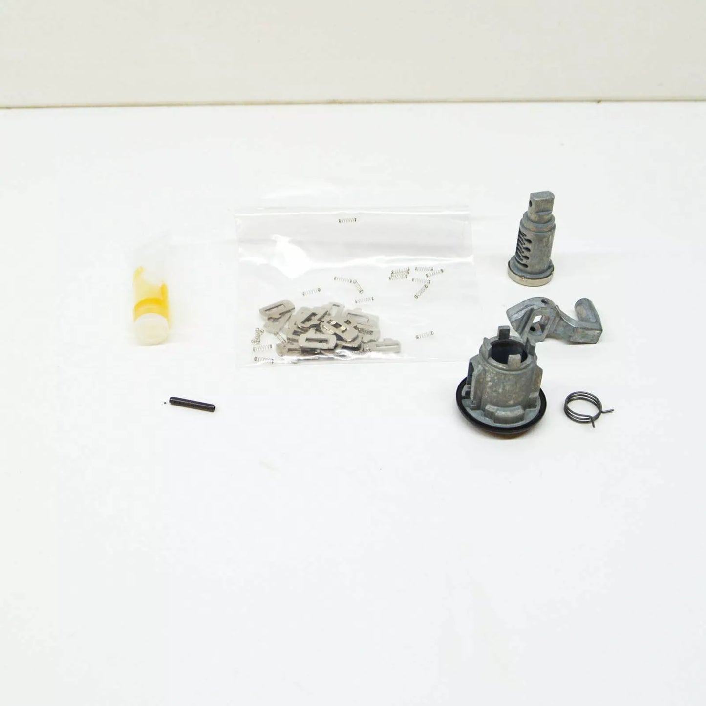 NEW BMW 3 E30 FRONT DOOR LOCK CYLINDER REPAIR KIT 51219556313 ORIGINAL